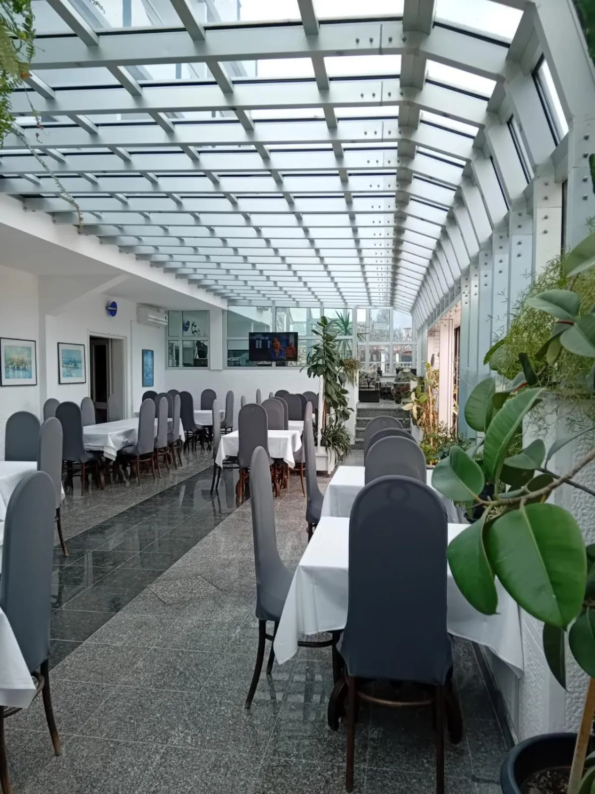 Restaurant/places to eat in Hotel Biser