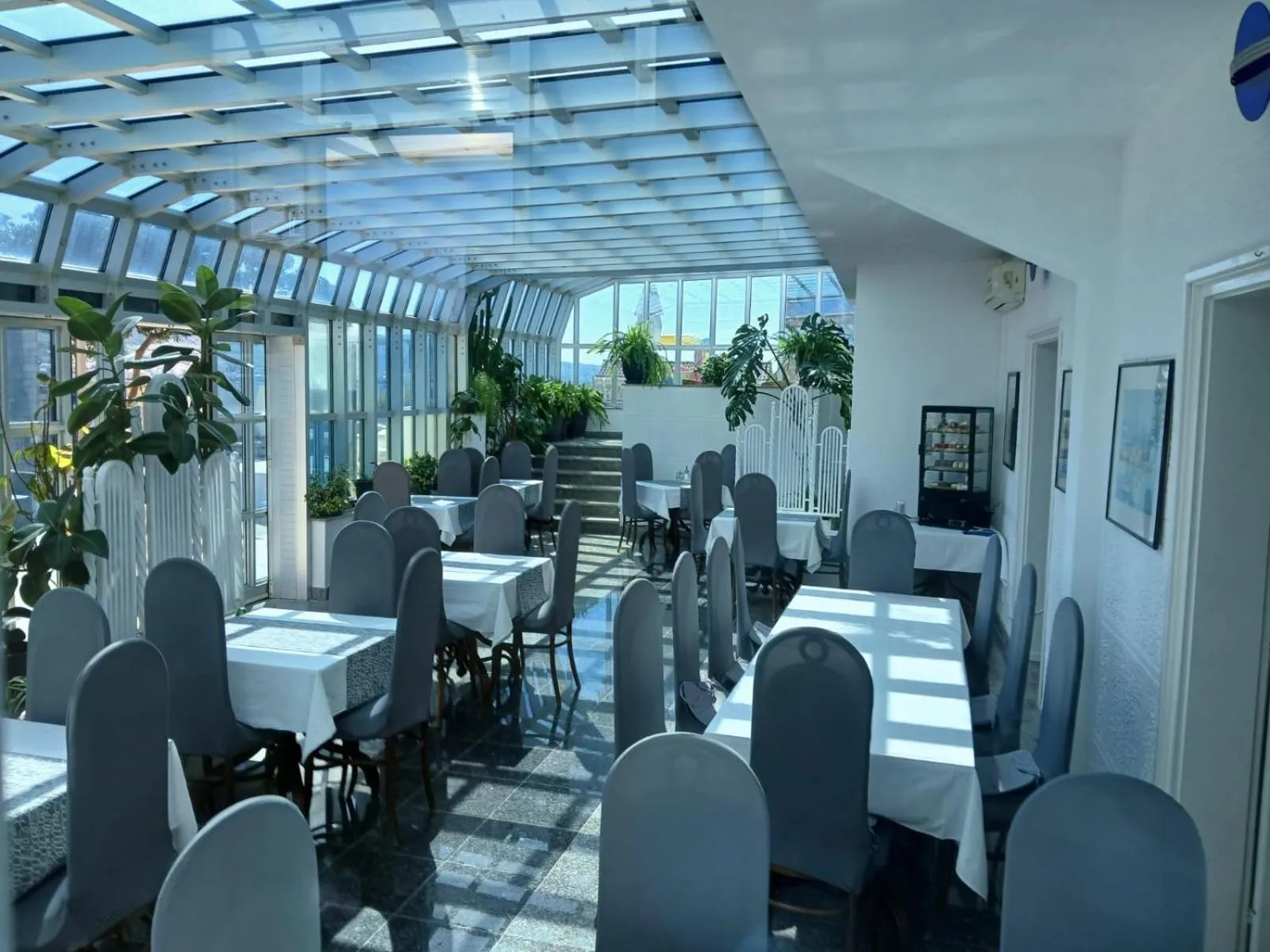 Restaurant/places to eat in Hotel Biser
