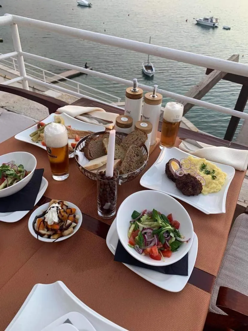 Restaurant/places to eat in Hotel Belveder