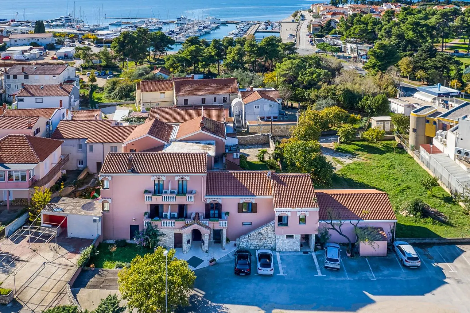 Property building in Hotel Marinko