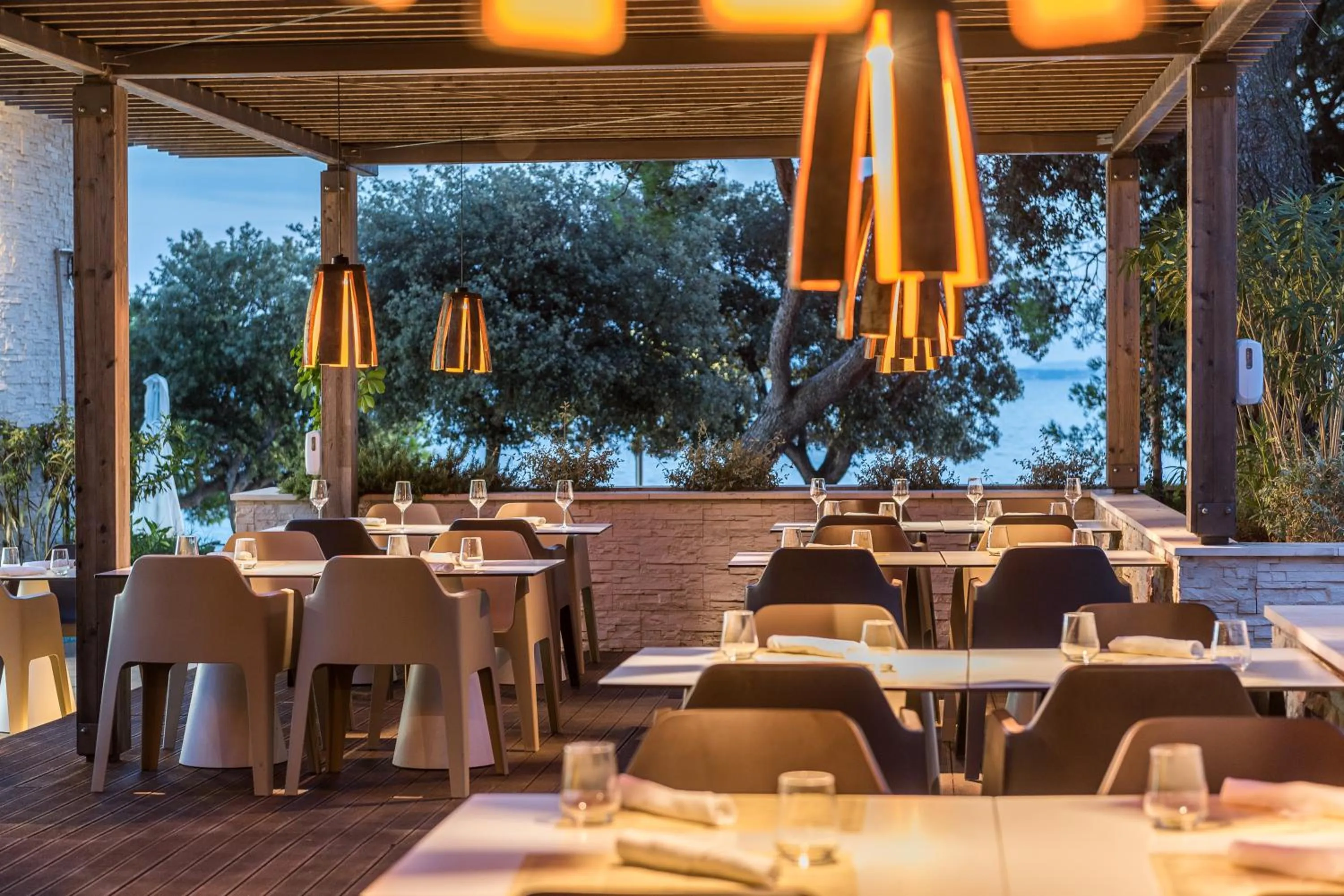 Restaurant/places to eat in Hotel Pinija