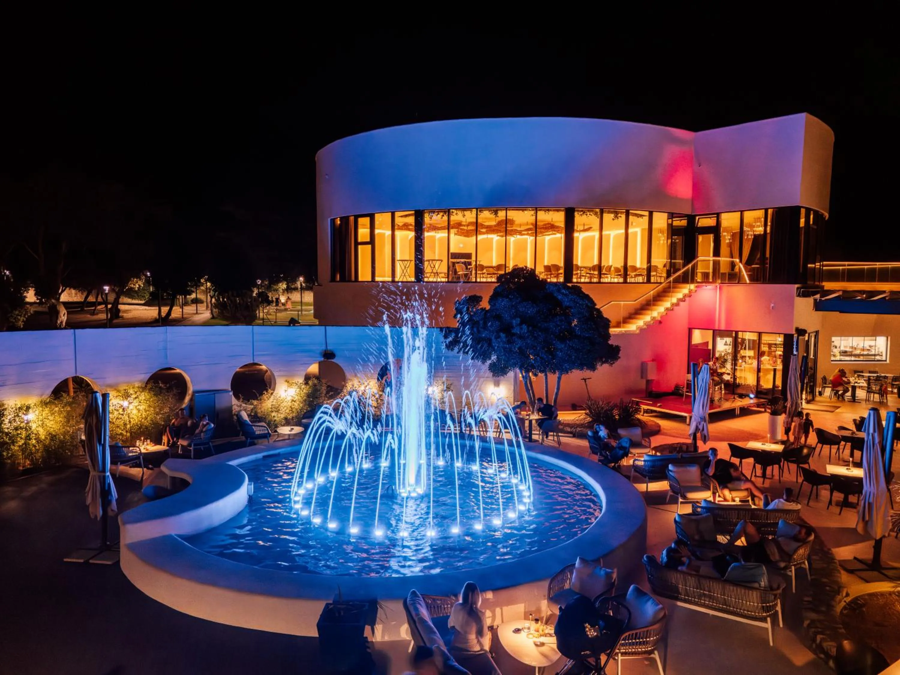 Restaurant/places to eat in Hotel Pinija