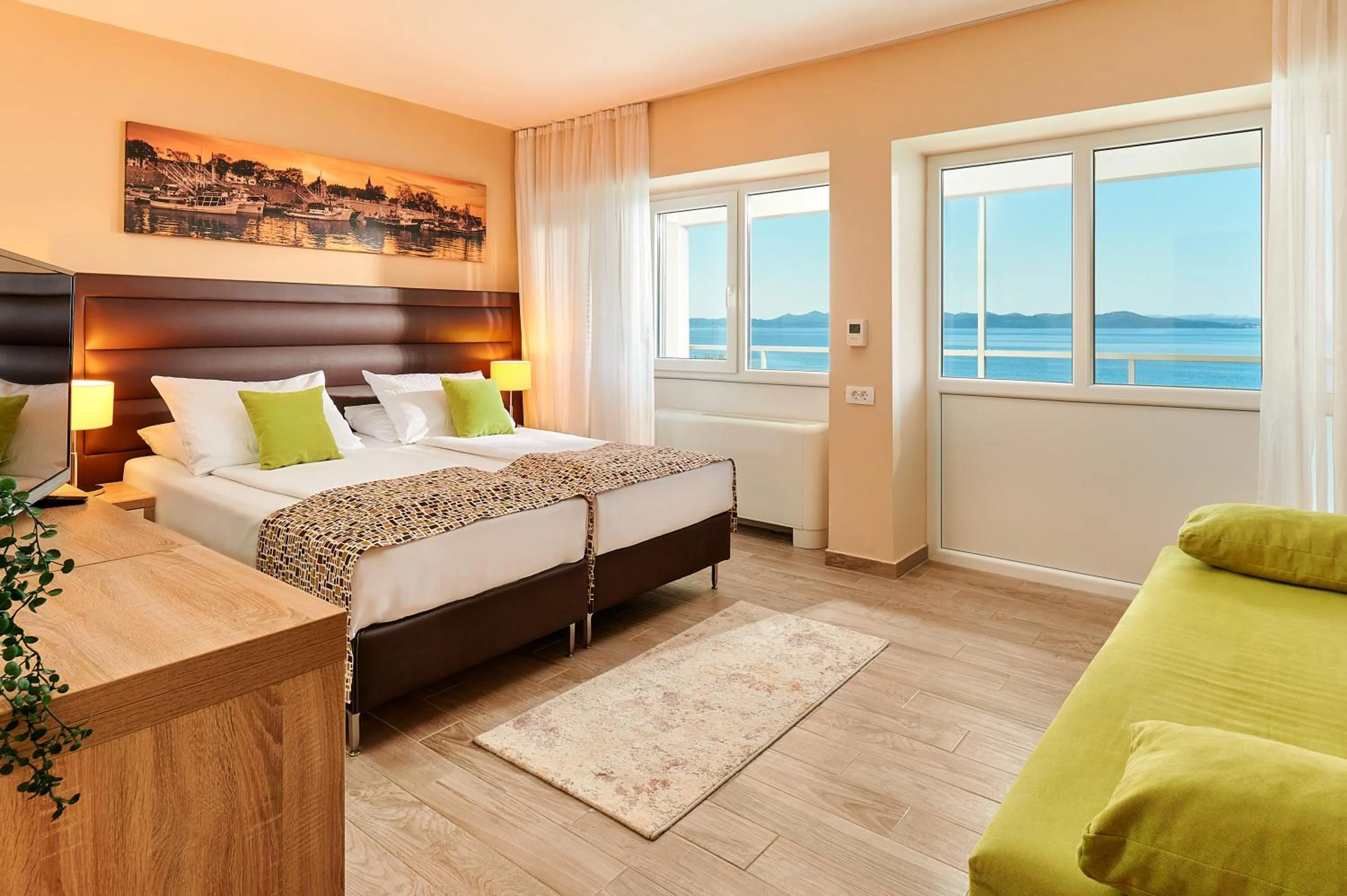 Bedroom, Bed in Hotel Pinija