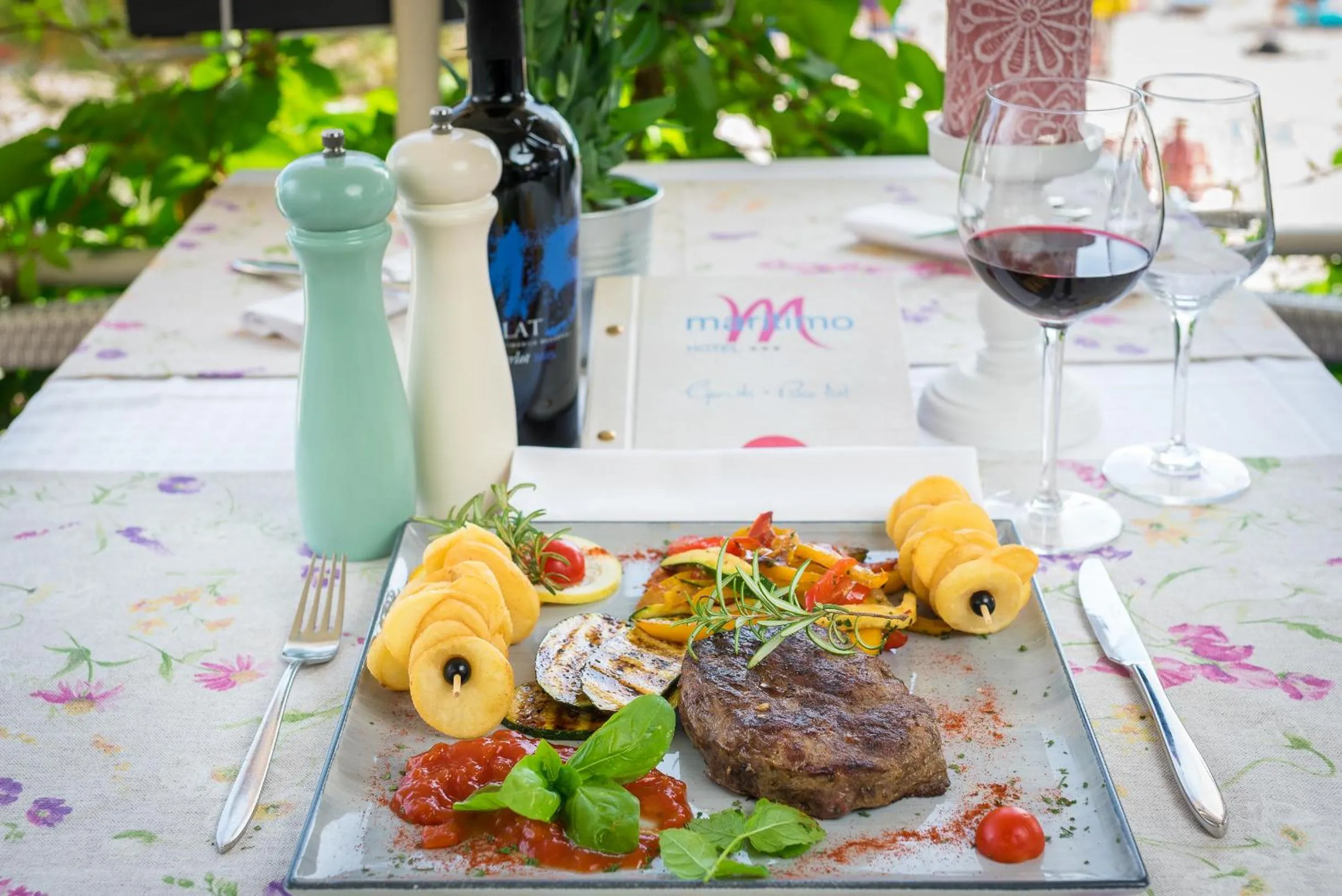 Food and drinks in Hotel Maritimo