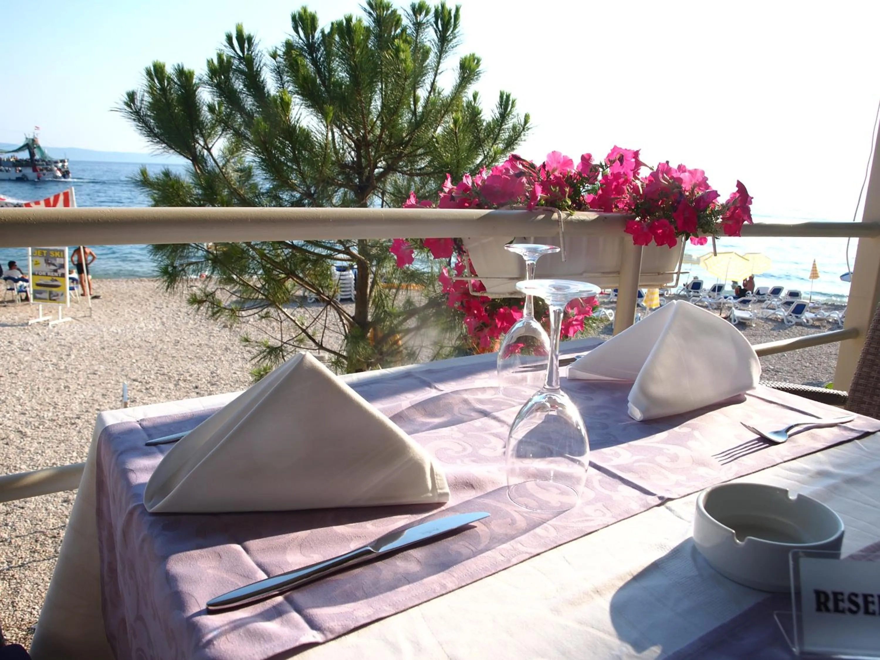 Food and drinks in Hotel Maritimo