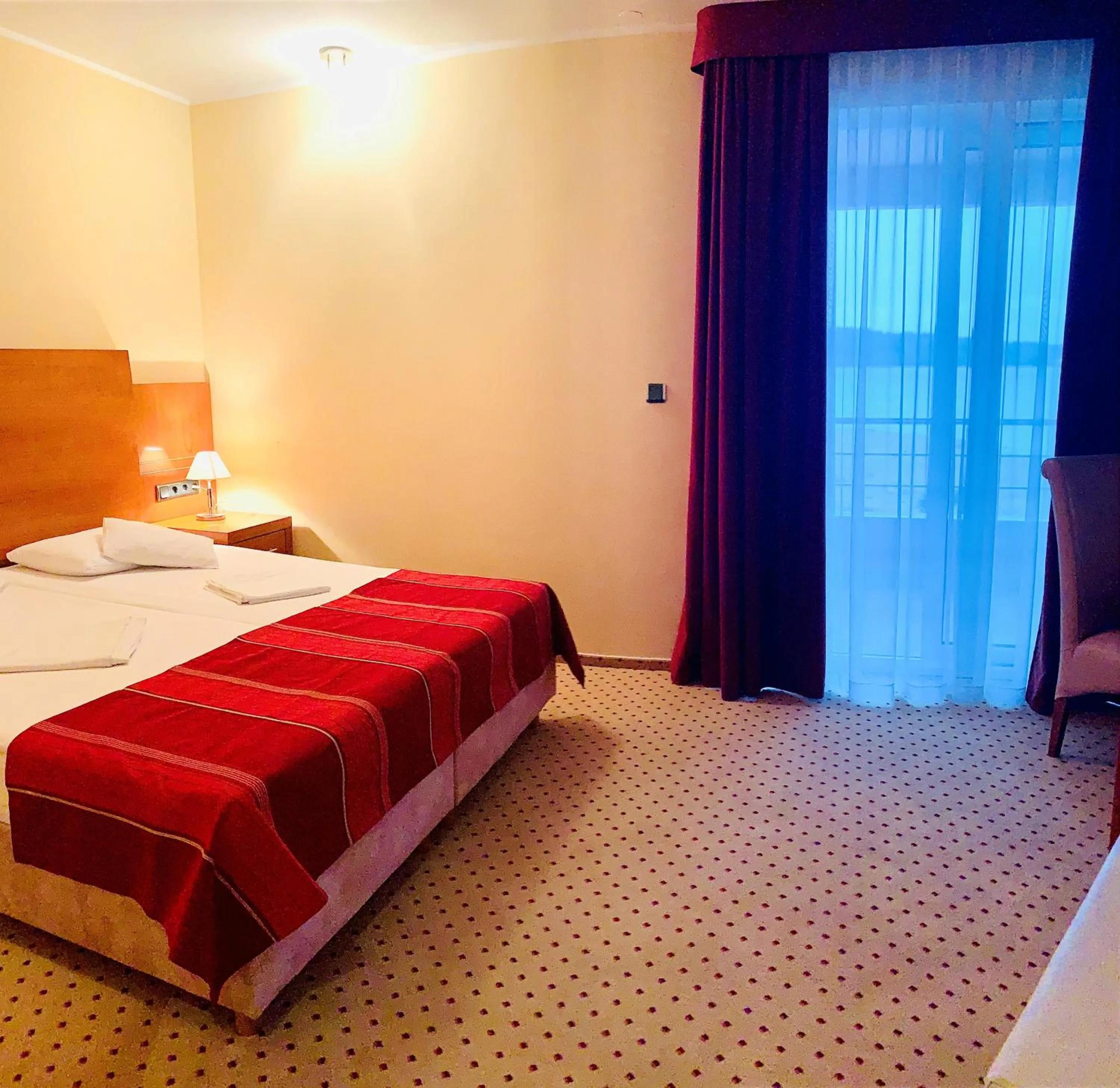 Pool view, Bed in Hotel Duje