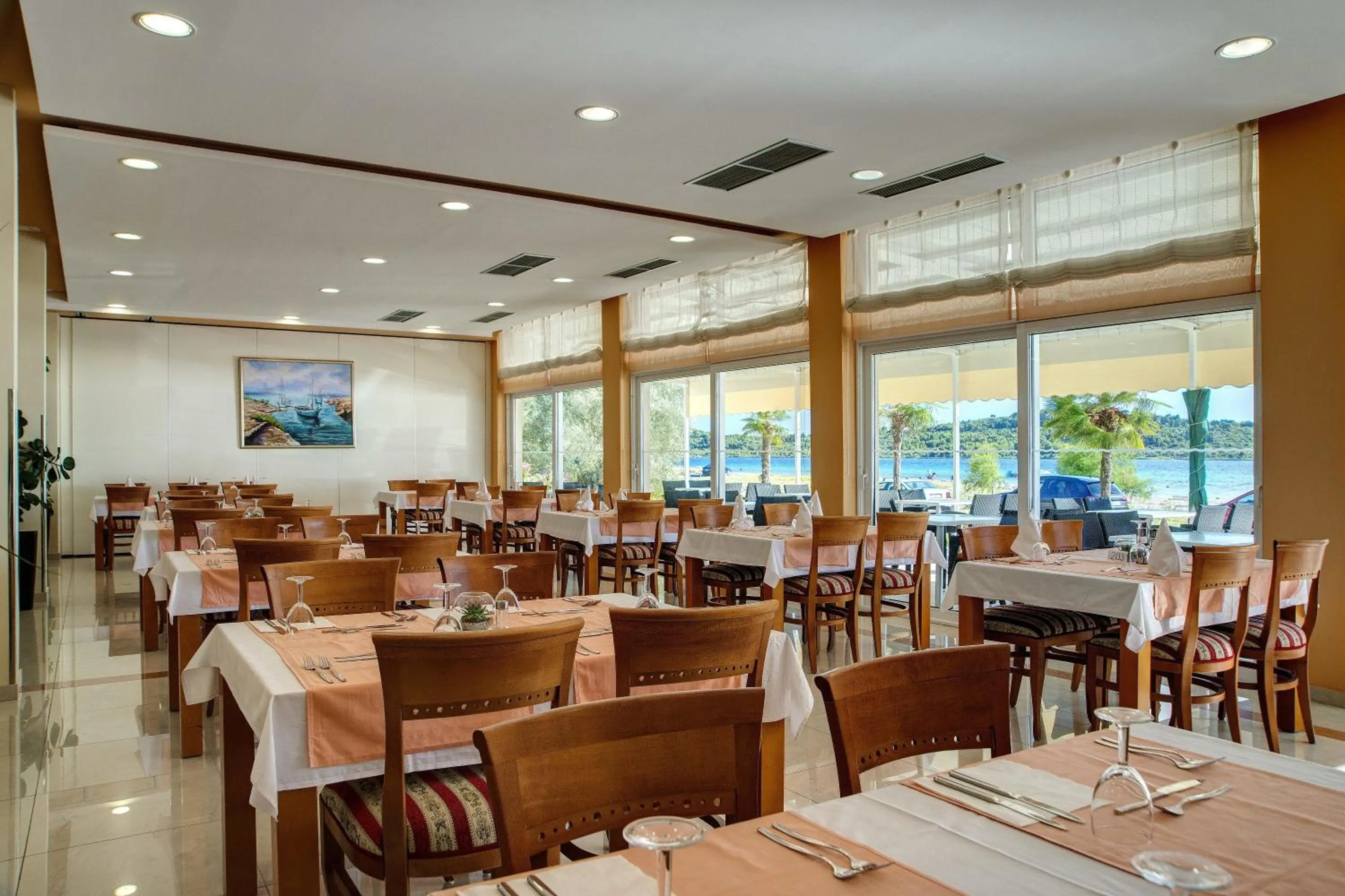 Restaurant/places to eat in Hotel Duje