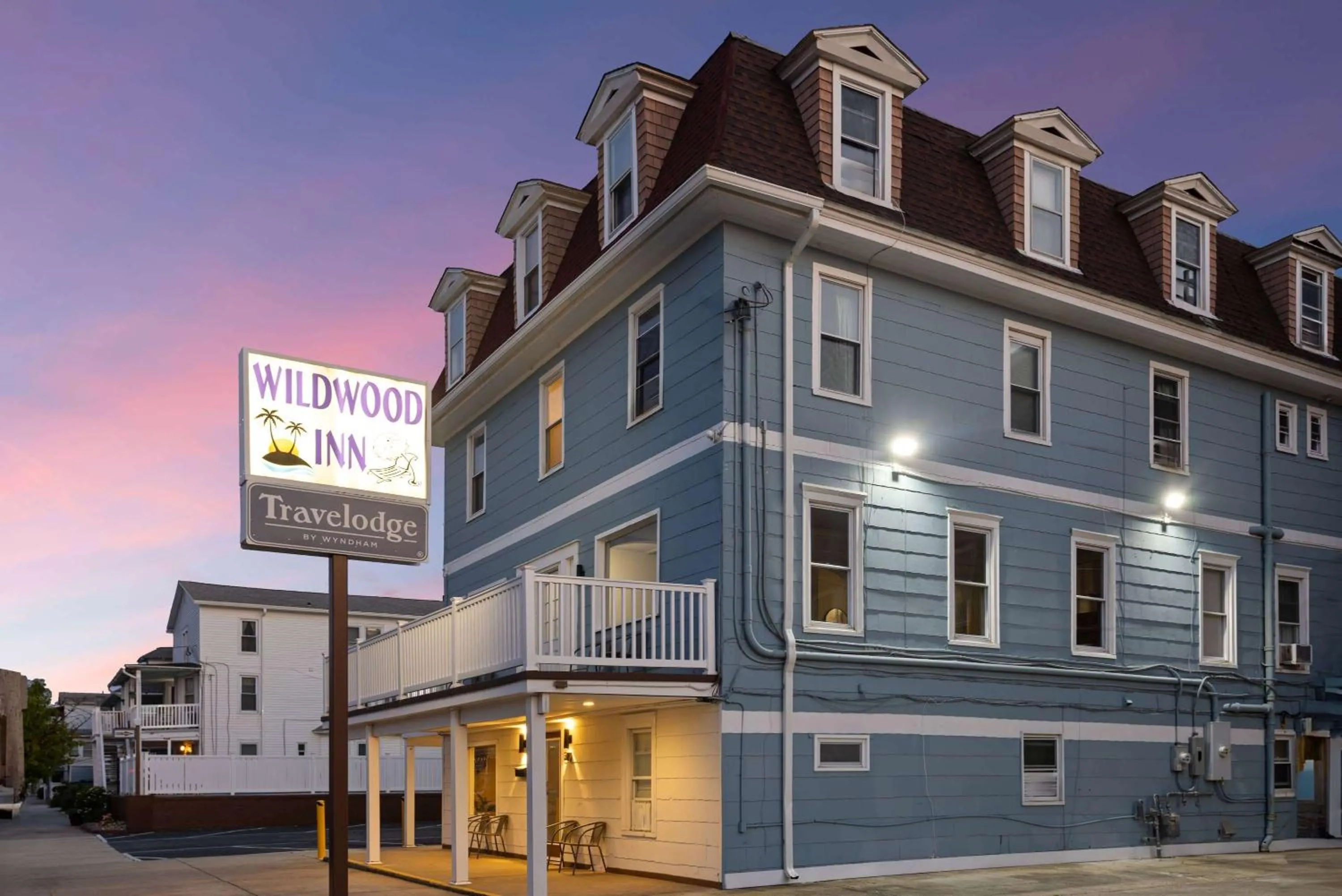 Property building in Wildwood Inn Hotel Travelodge Beach & Boardwalk