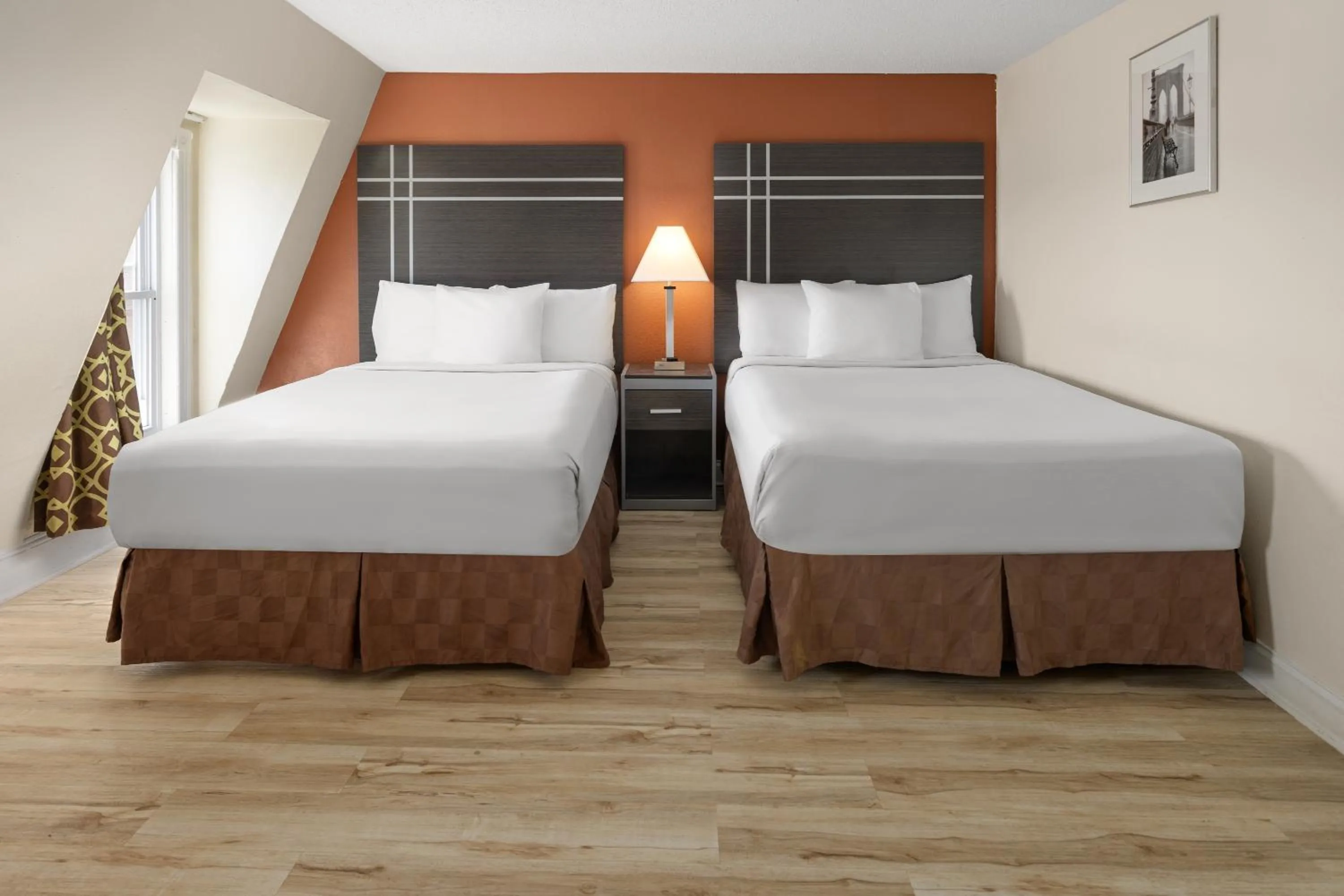 Bed in Wildwood Inn Hotel Travelodge Beach & Boardwalk