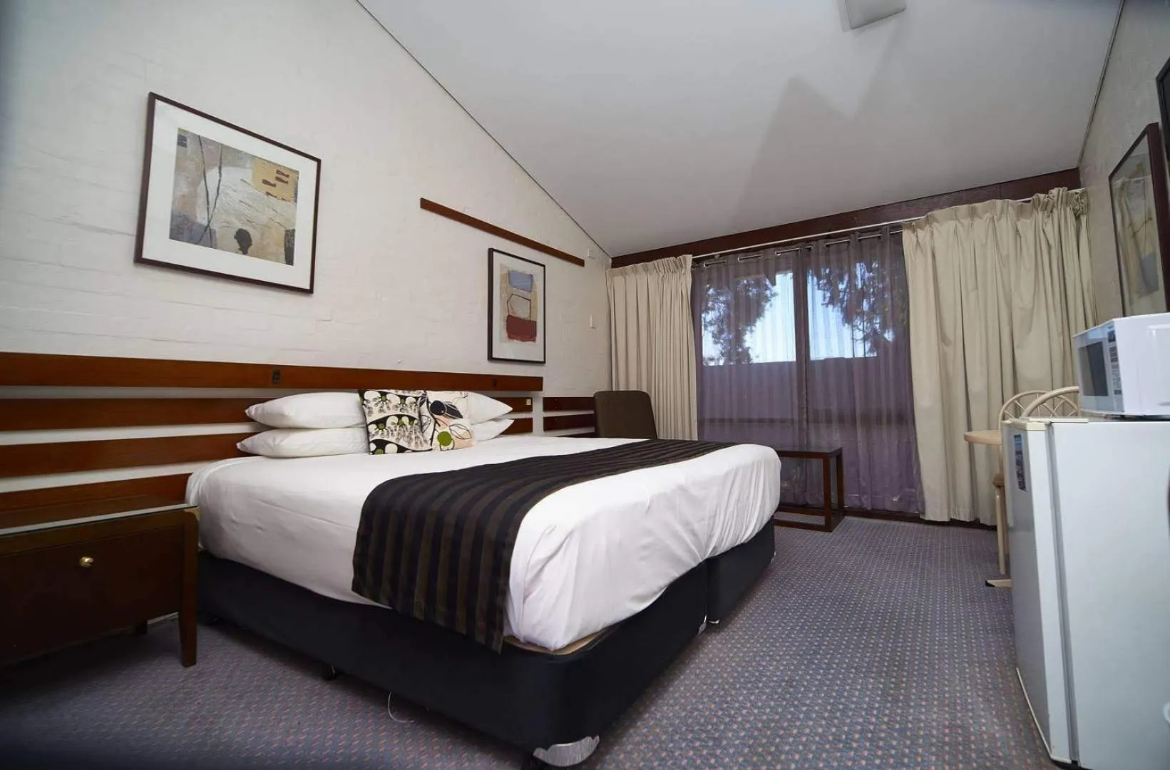 Photo of the whole room, Bed in The Apple Inn