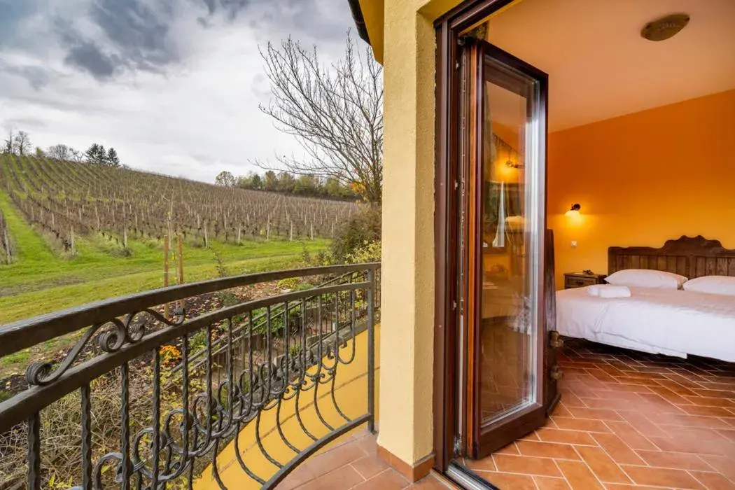 Luxury Triple Room in Stupnički Dvori Winery Hotel Luxury Triple Room in Stupnički Dvori Winery Hotel