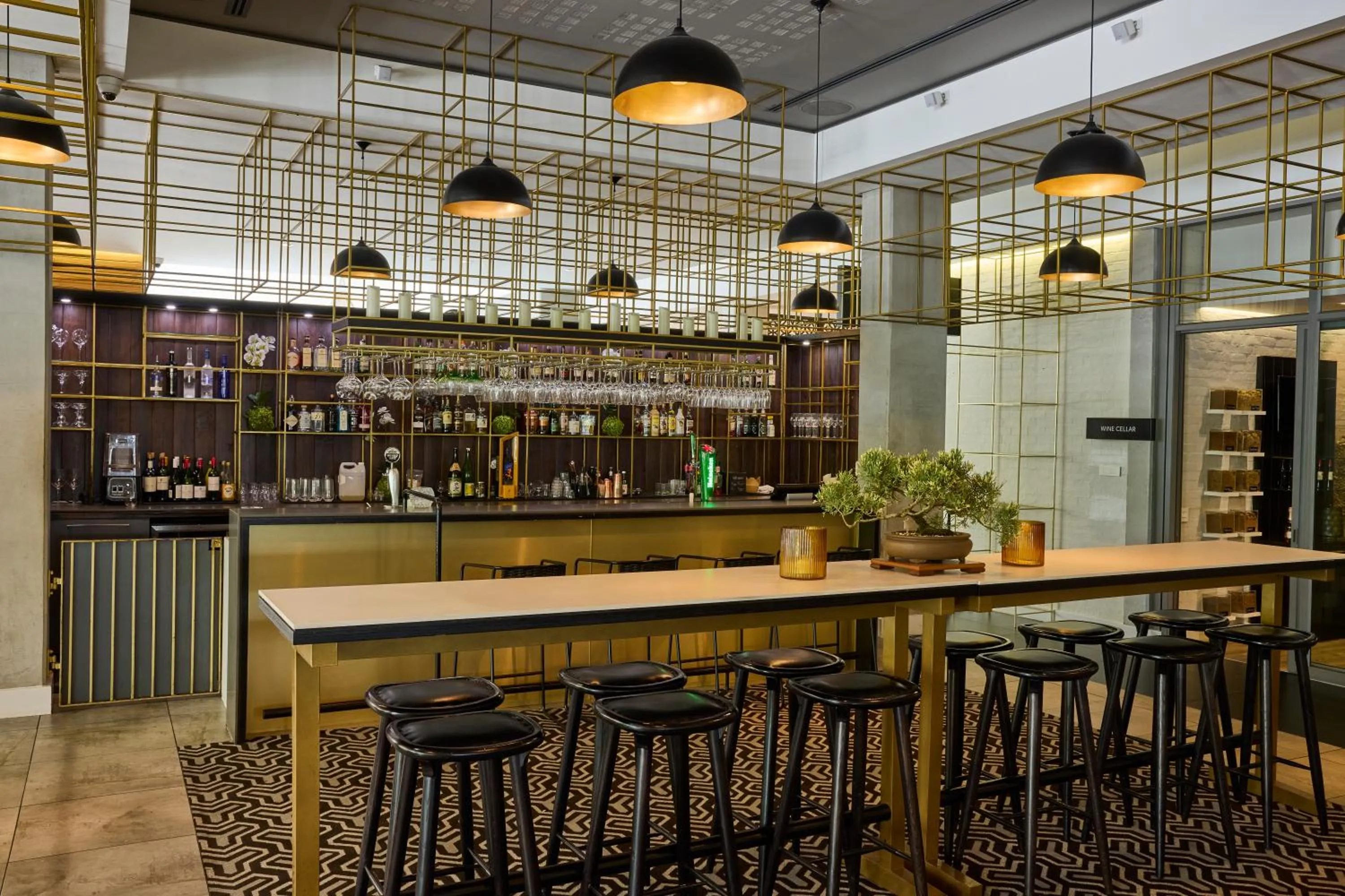 Restaurant/places to eat in Century City Hotel Urban Square