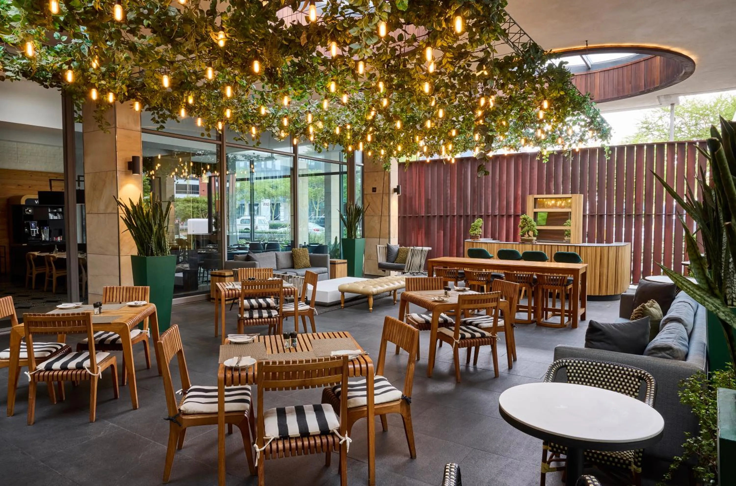 Restaurant/places to eat in Century City Hotel Urban Square