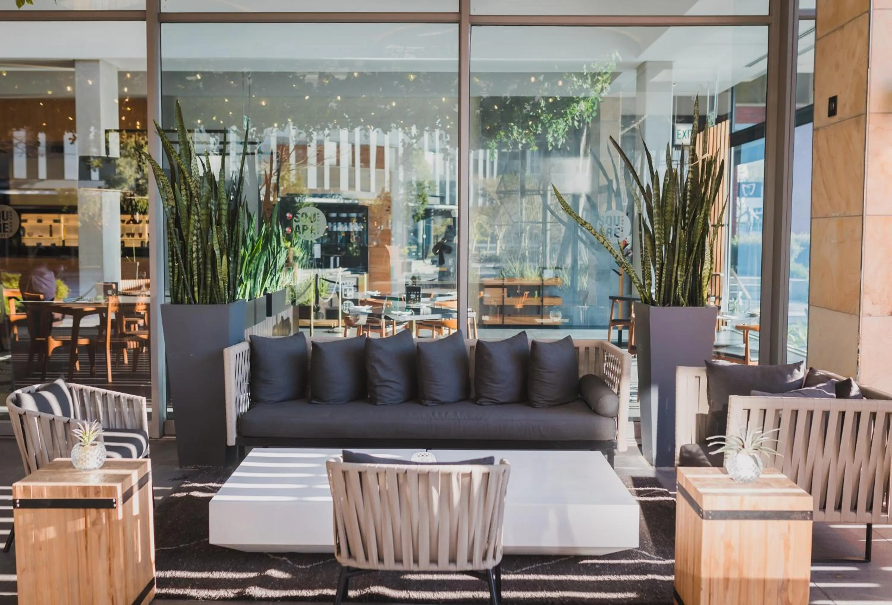 Restaurant/places to eat in Century City Hotel Urban Square