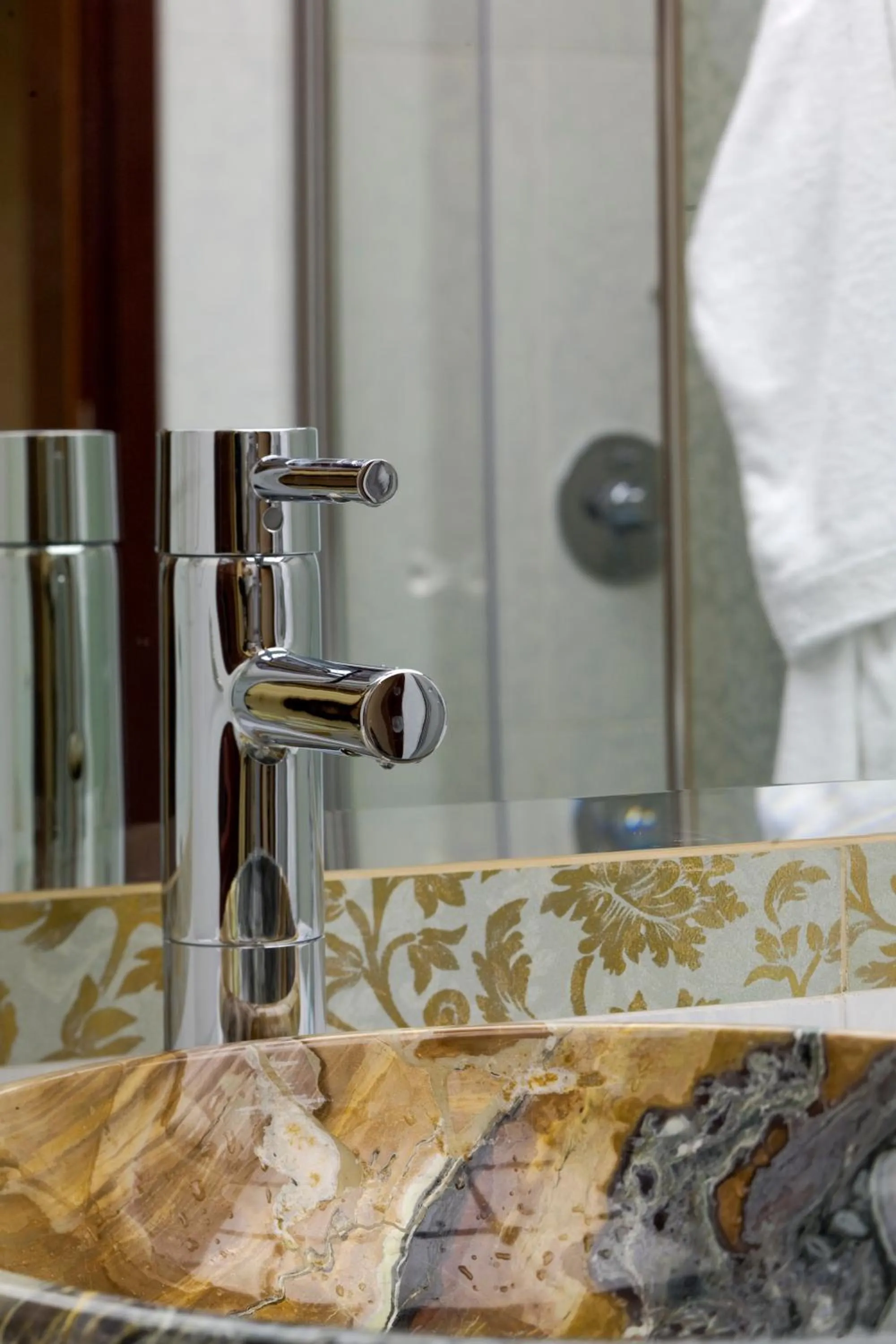 Bathroom in Maison Des Lys - Luxury Suites