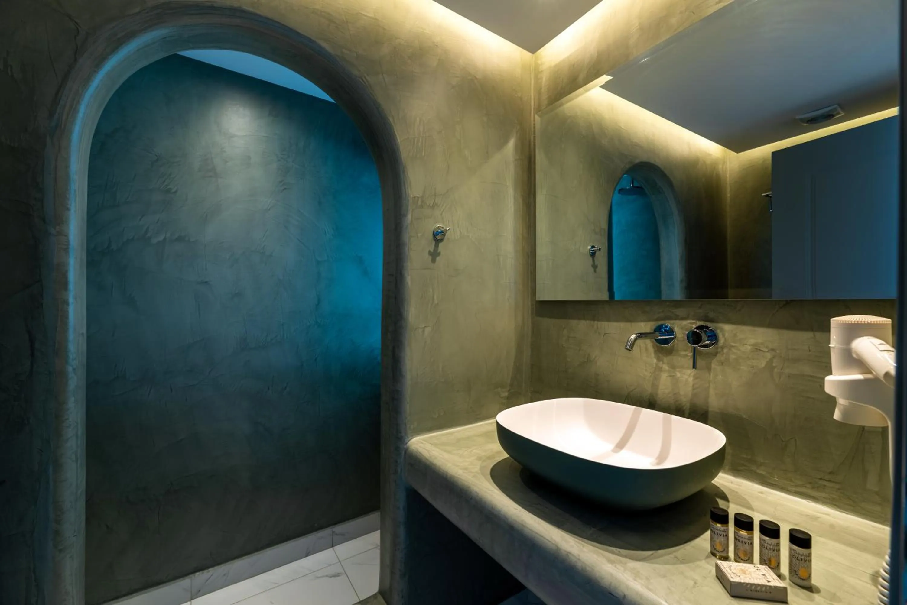 Bathroom in Maison Des Lys - Luxury Suites
