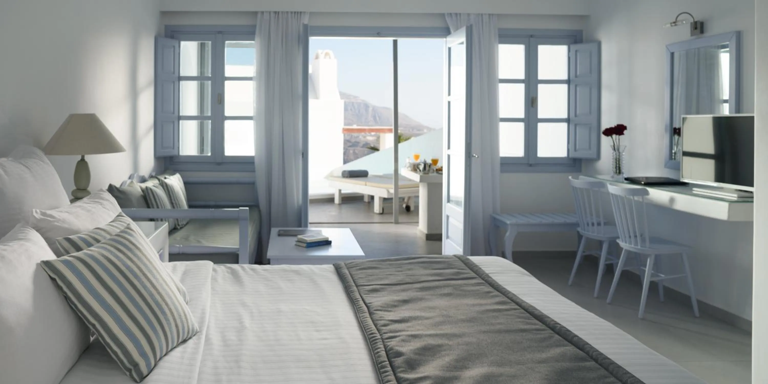 Balcony/Terrace, Bed in Maison Des Lys - Luxury Suites