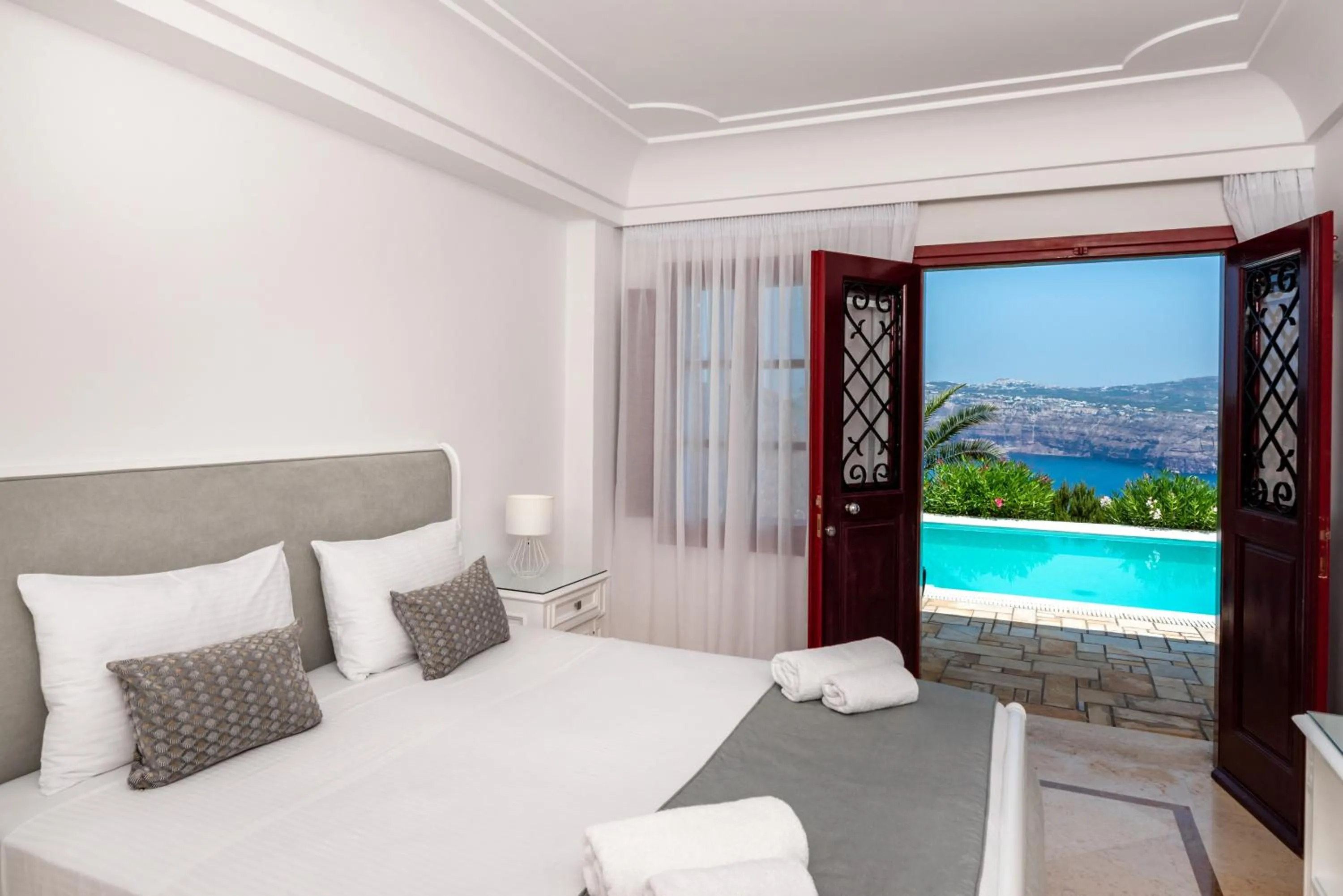 Bedroom, Bed in Maison Des Lys - Luxury Suites