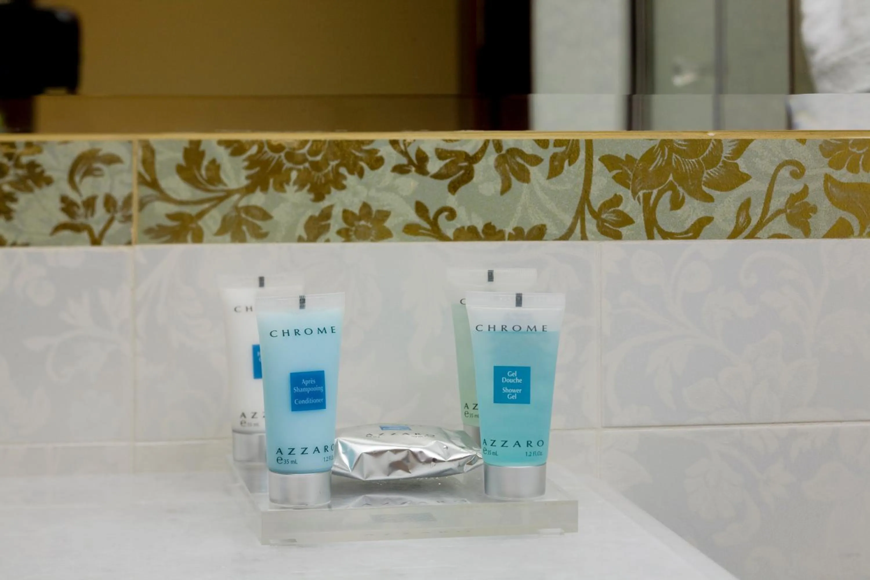 Bathroom in Maison Des Lys - Luxury Suites