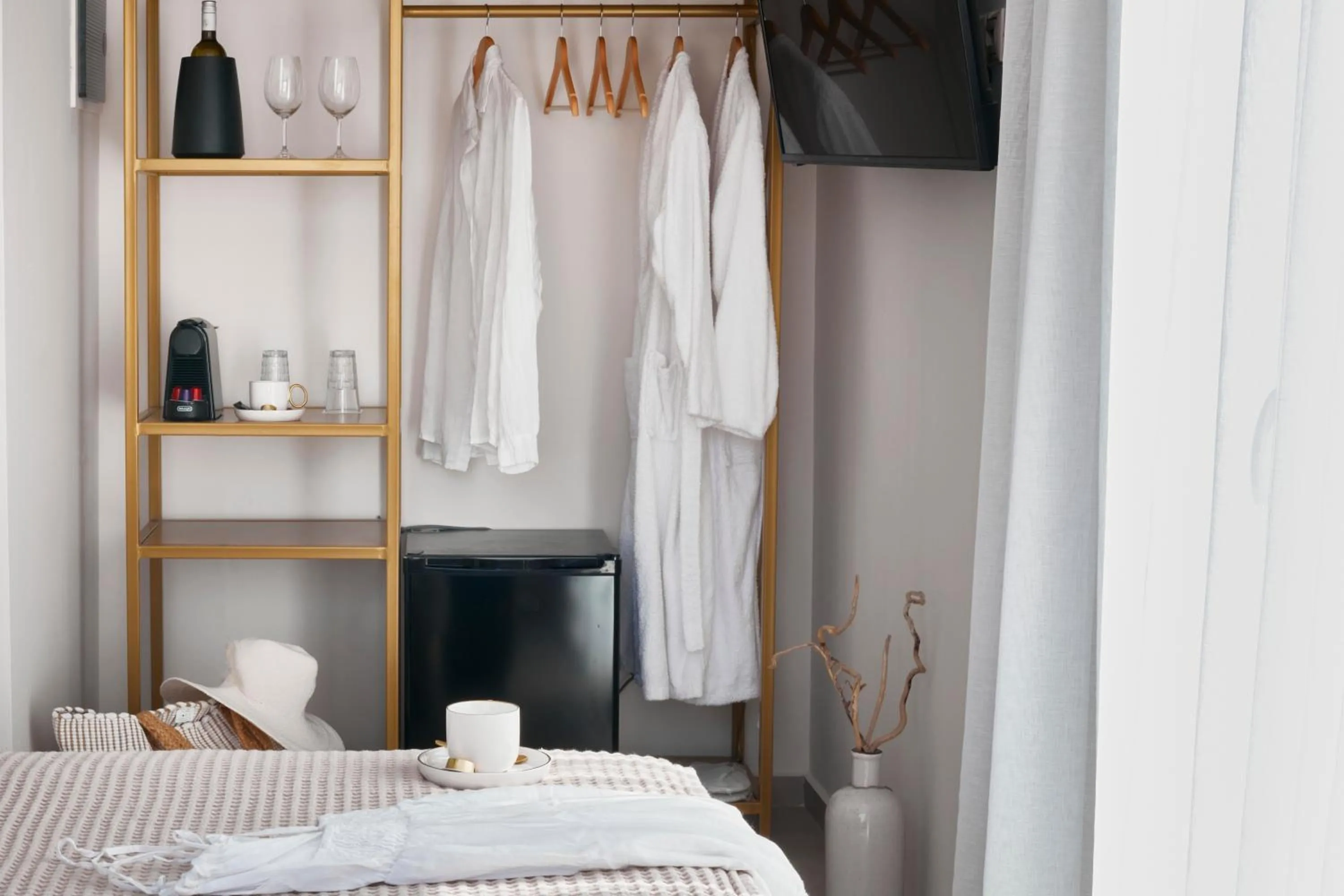 Coffee/tea facilities, Bed in Atlas Skiathos