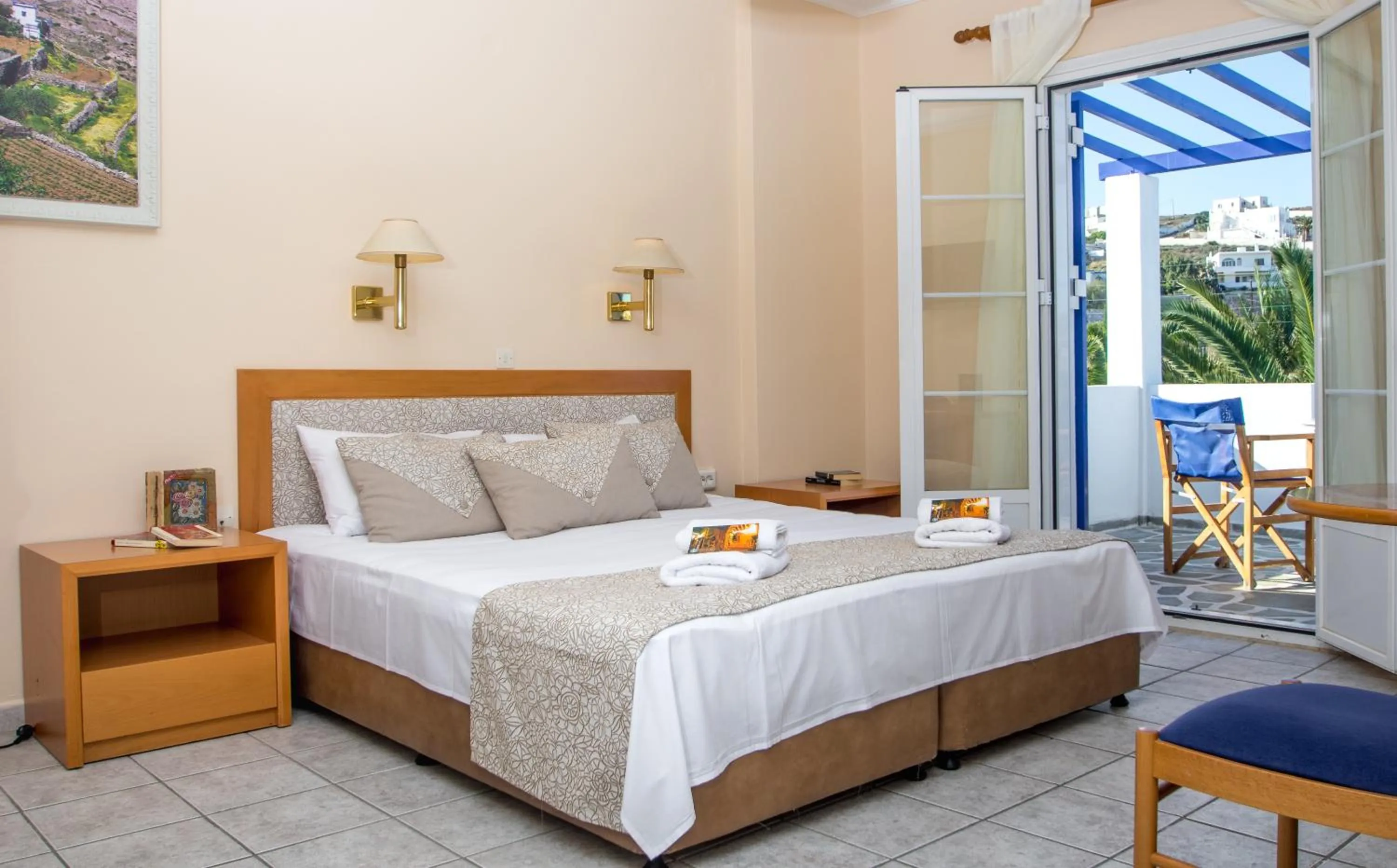 Photo of the whole room, Bed in Syros Atlantis