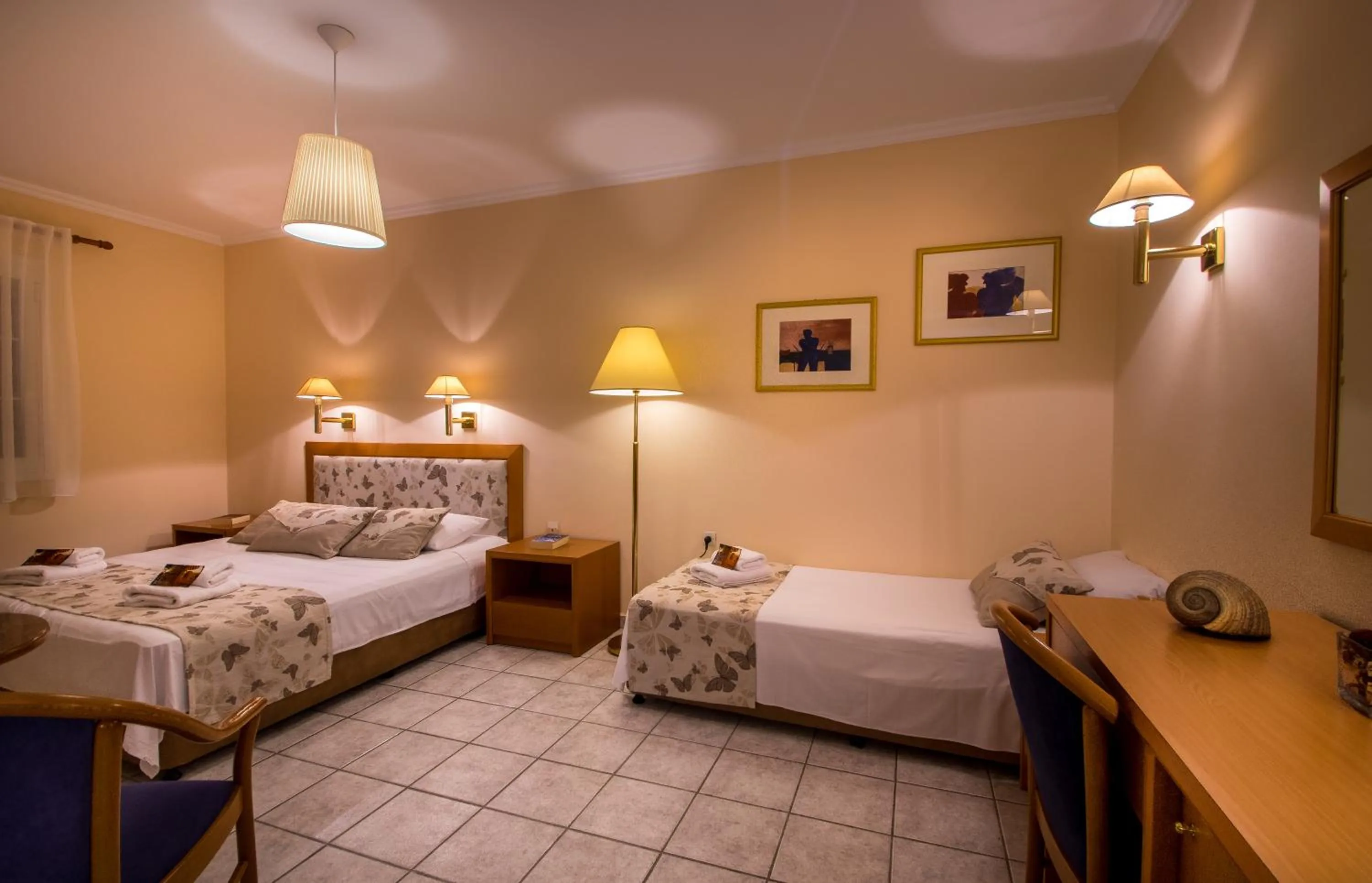 Photo of the whole room, Bed in Syros Atlantis