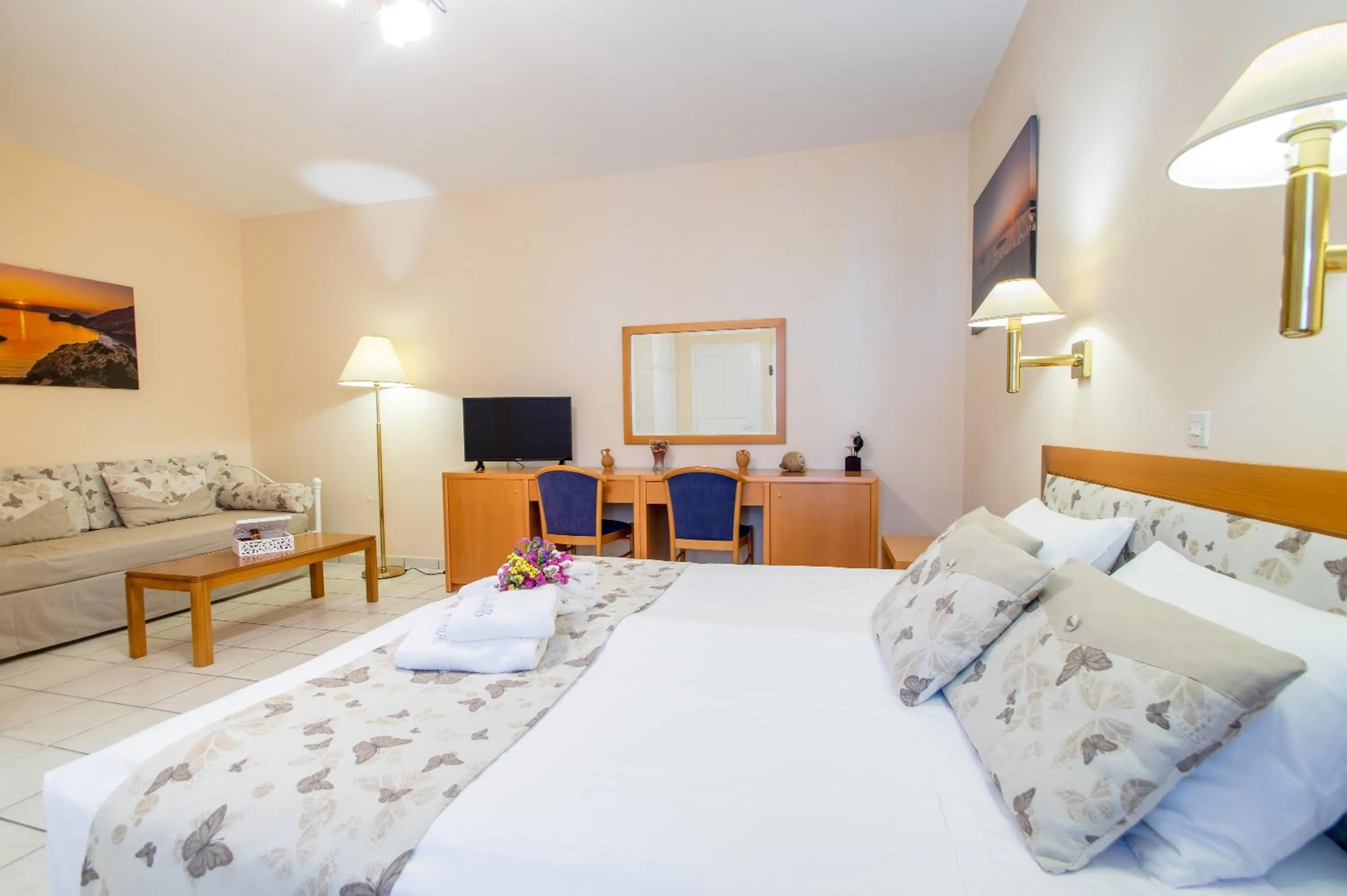 Photo of the whole room, Bed in Syros Atlantis