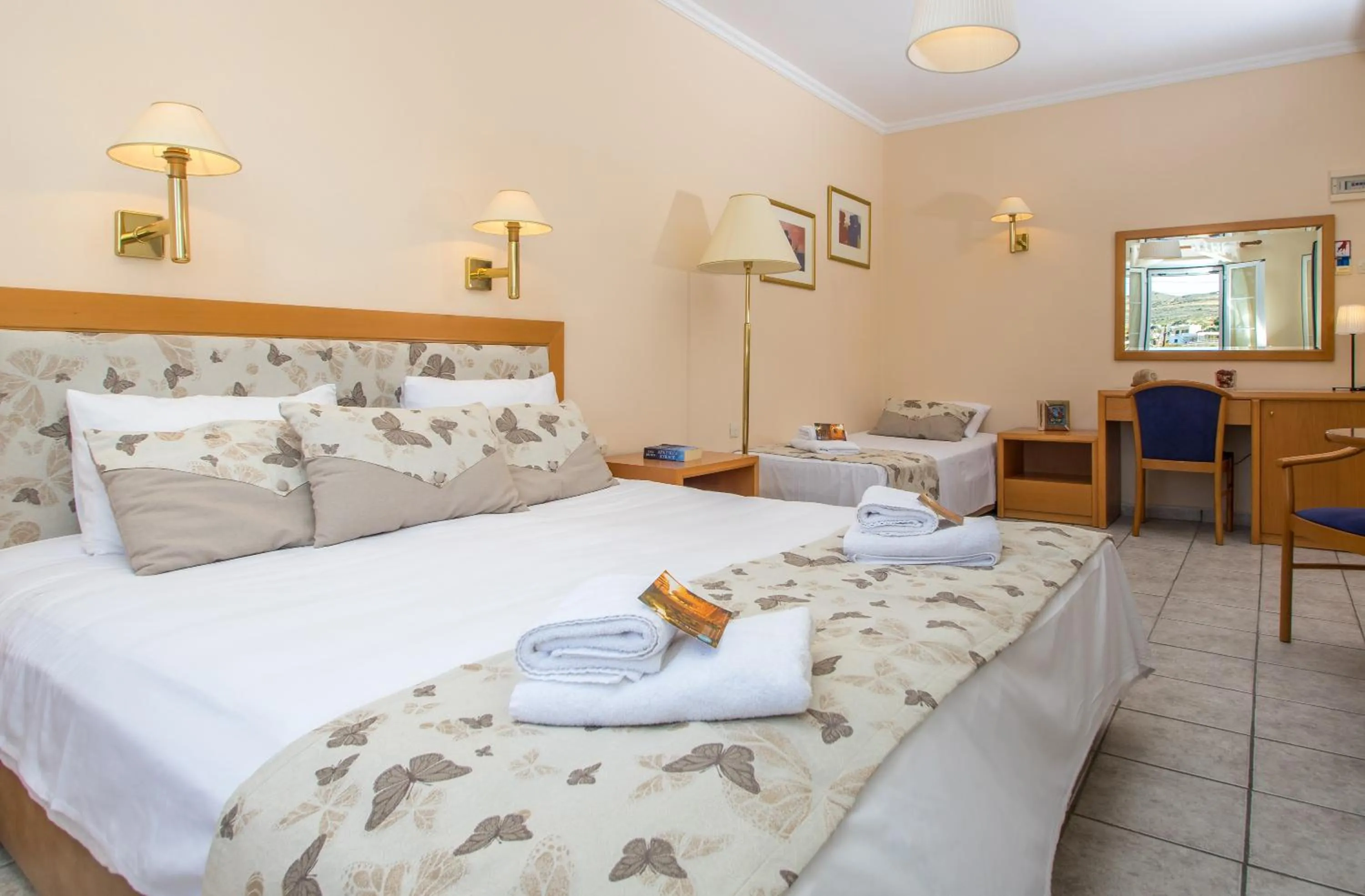 Photo of the whole room, Bed in Syros Atlantis