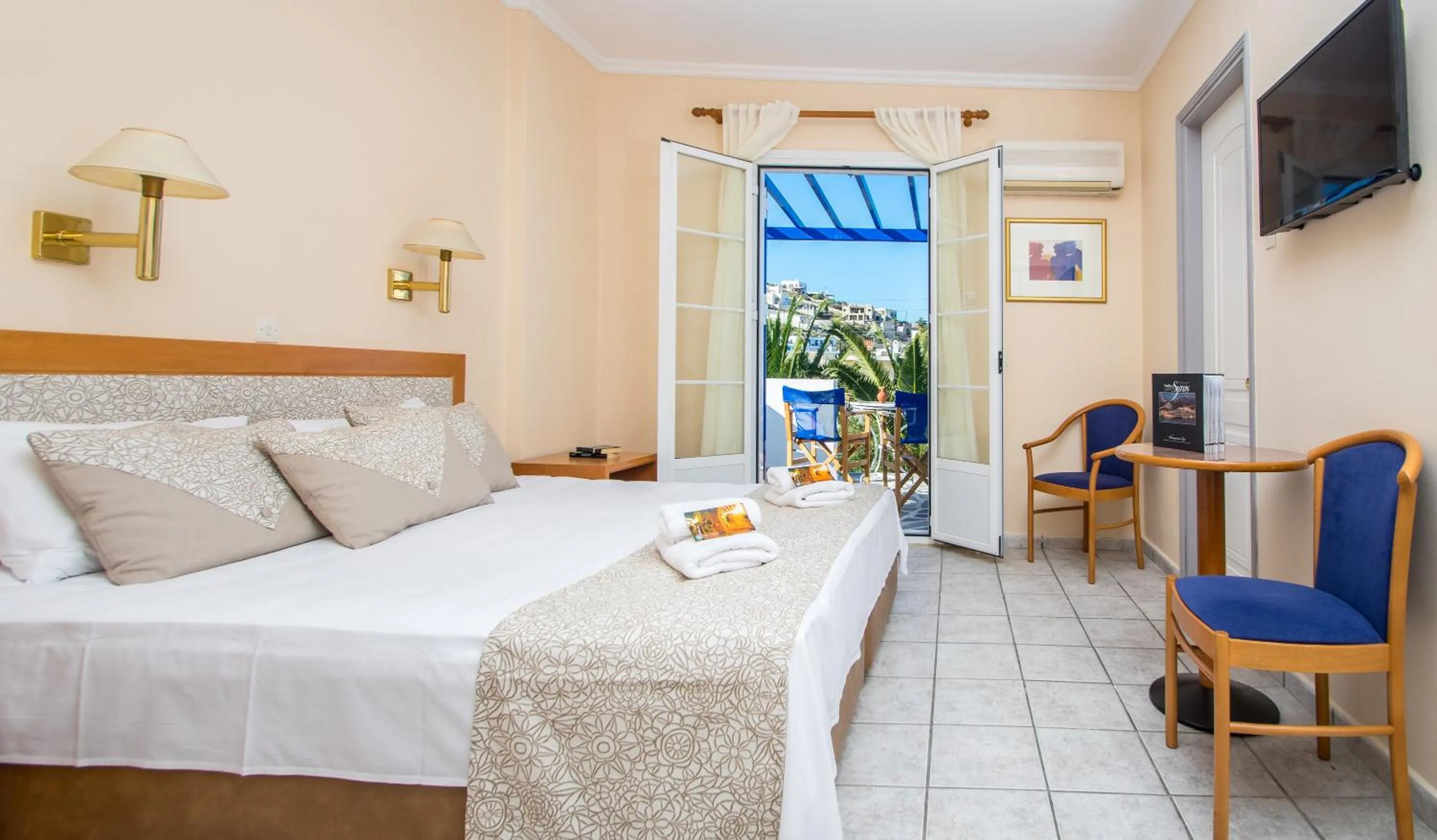 Photo of the whole room, Bed in Syros Atlantis