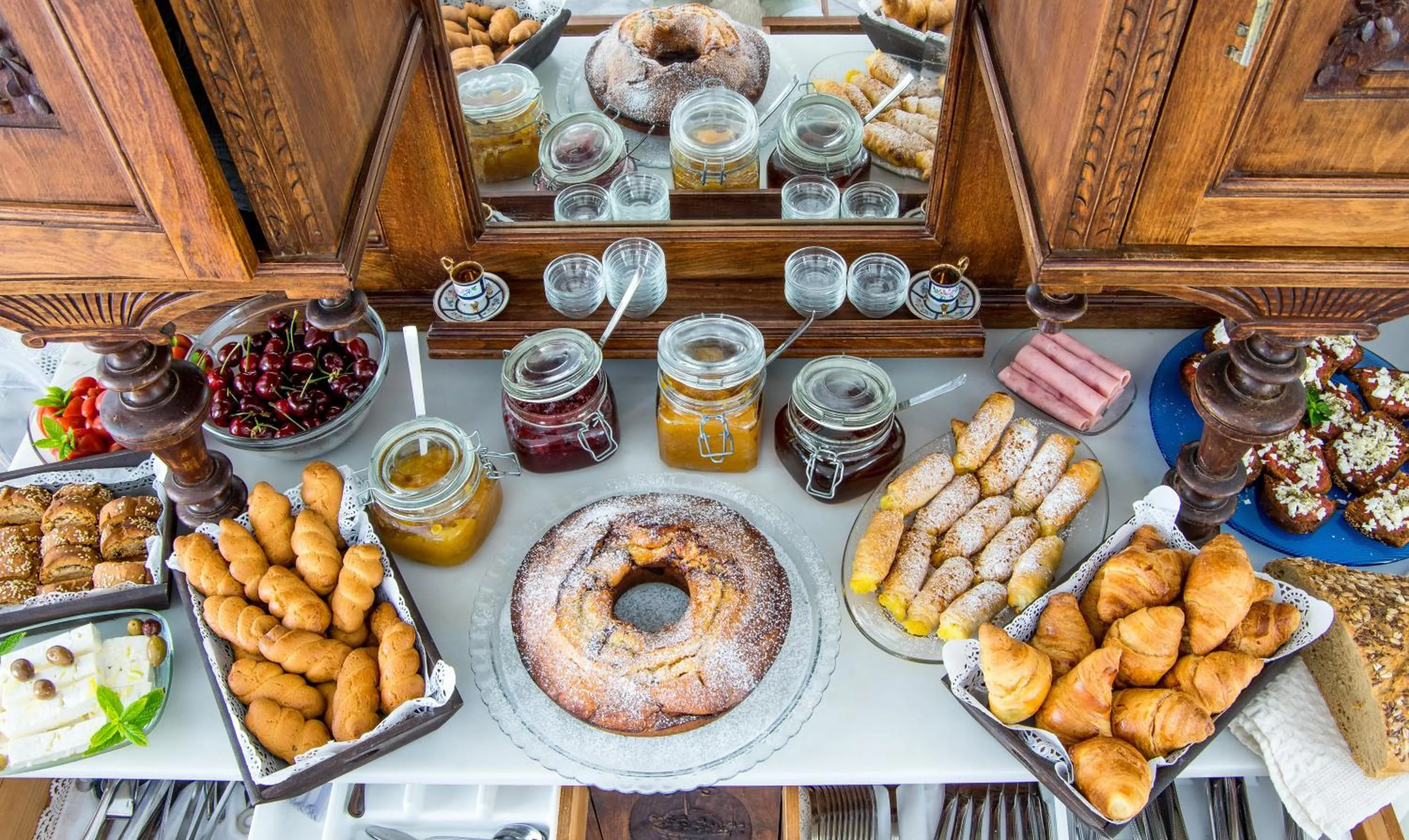 Buffet breakfast in Syros Atlantis