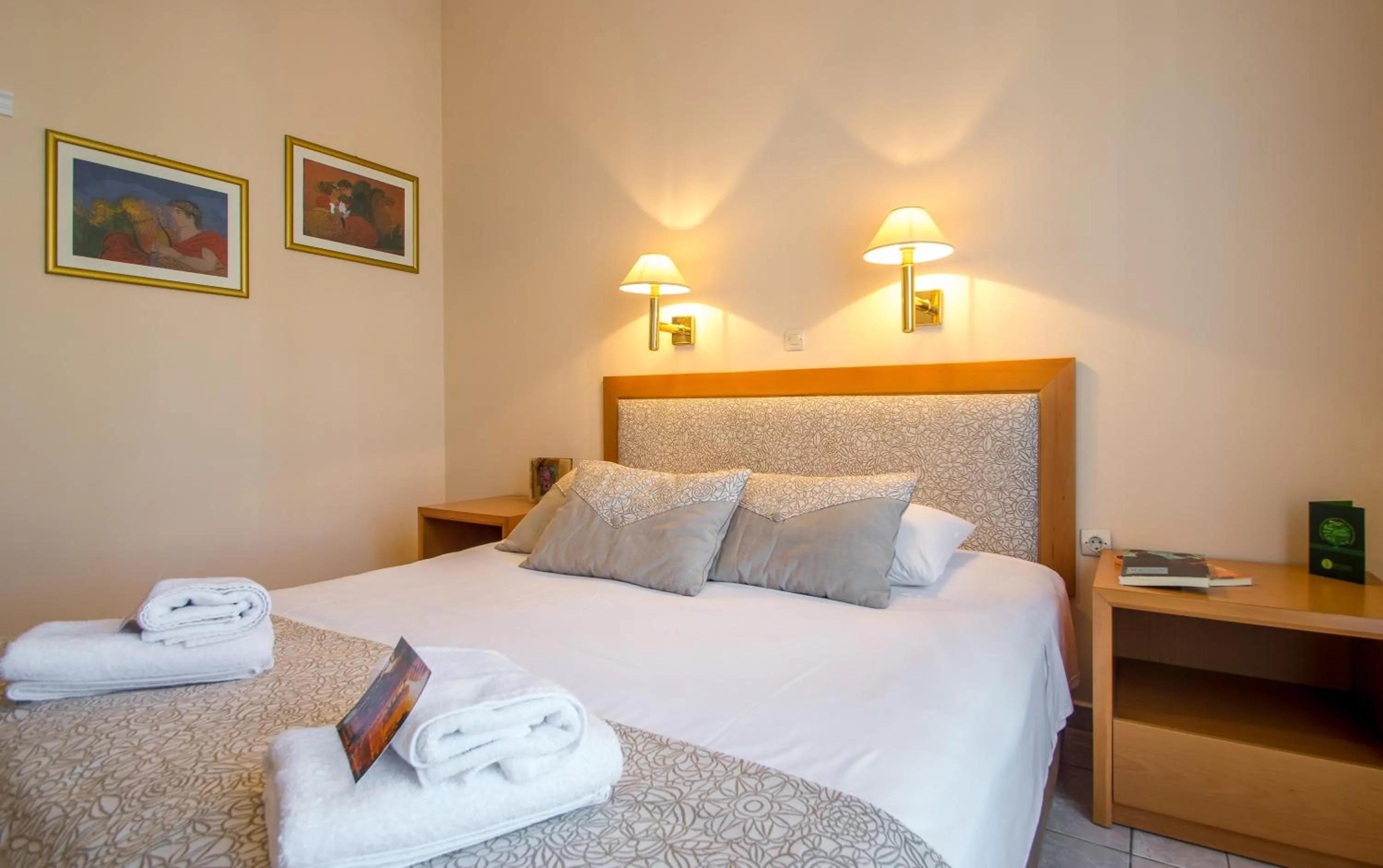 Photo of the whole room, Bed in Syros Atlantis