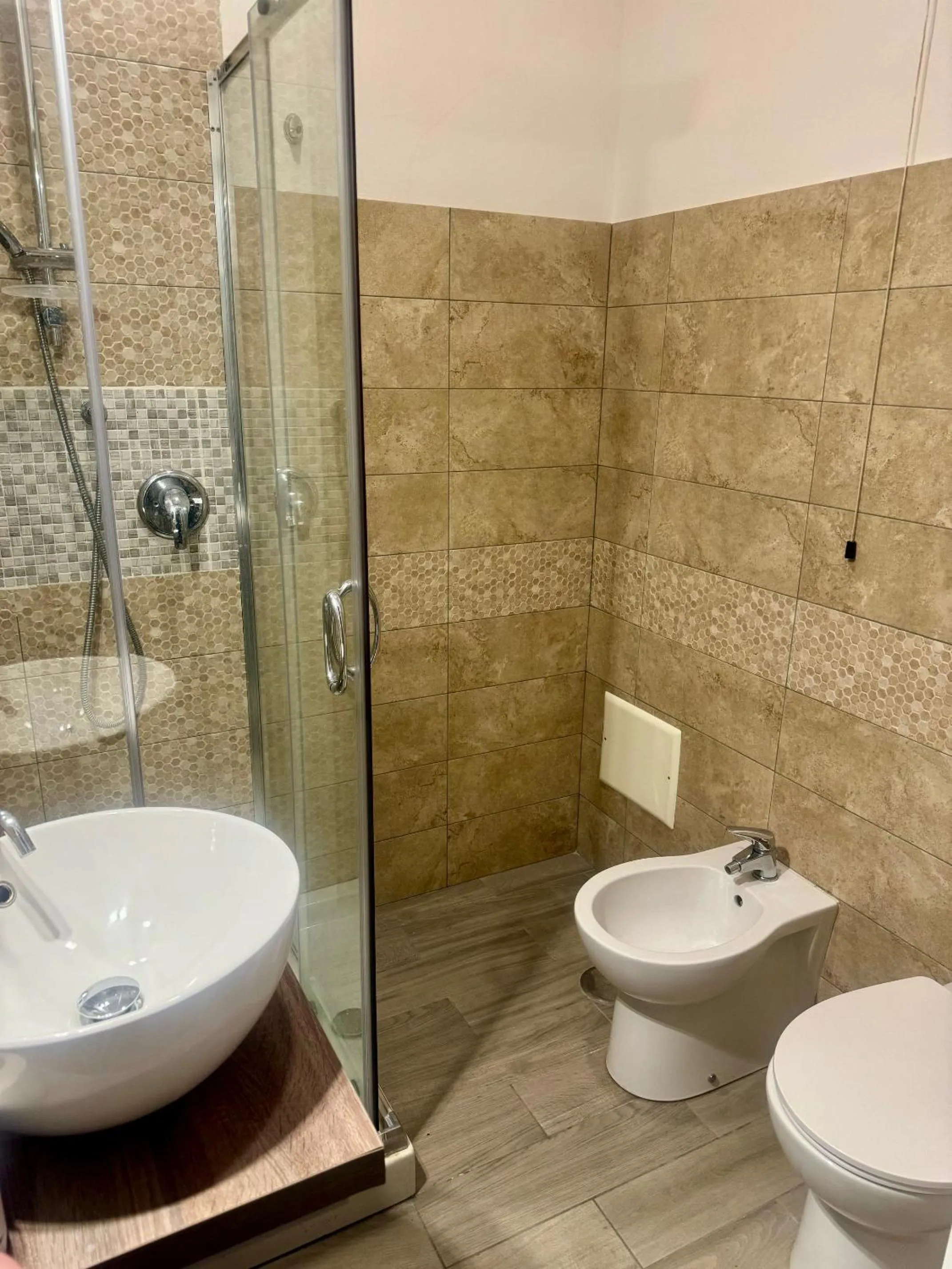 Shower, Bathroom in Hotel Santuario