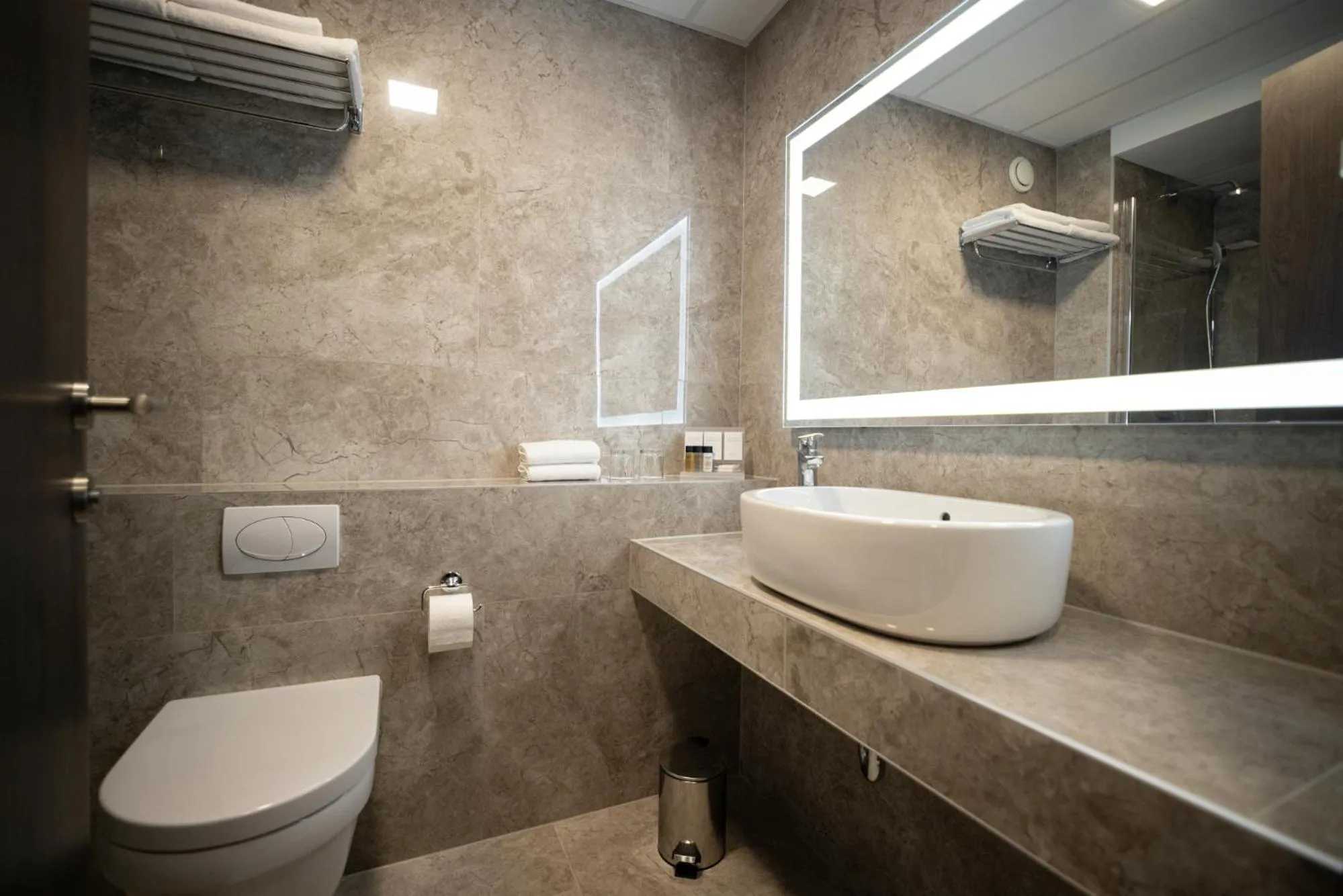 Toilet in Hotel Osijek