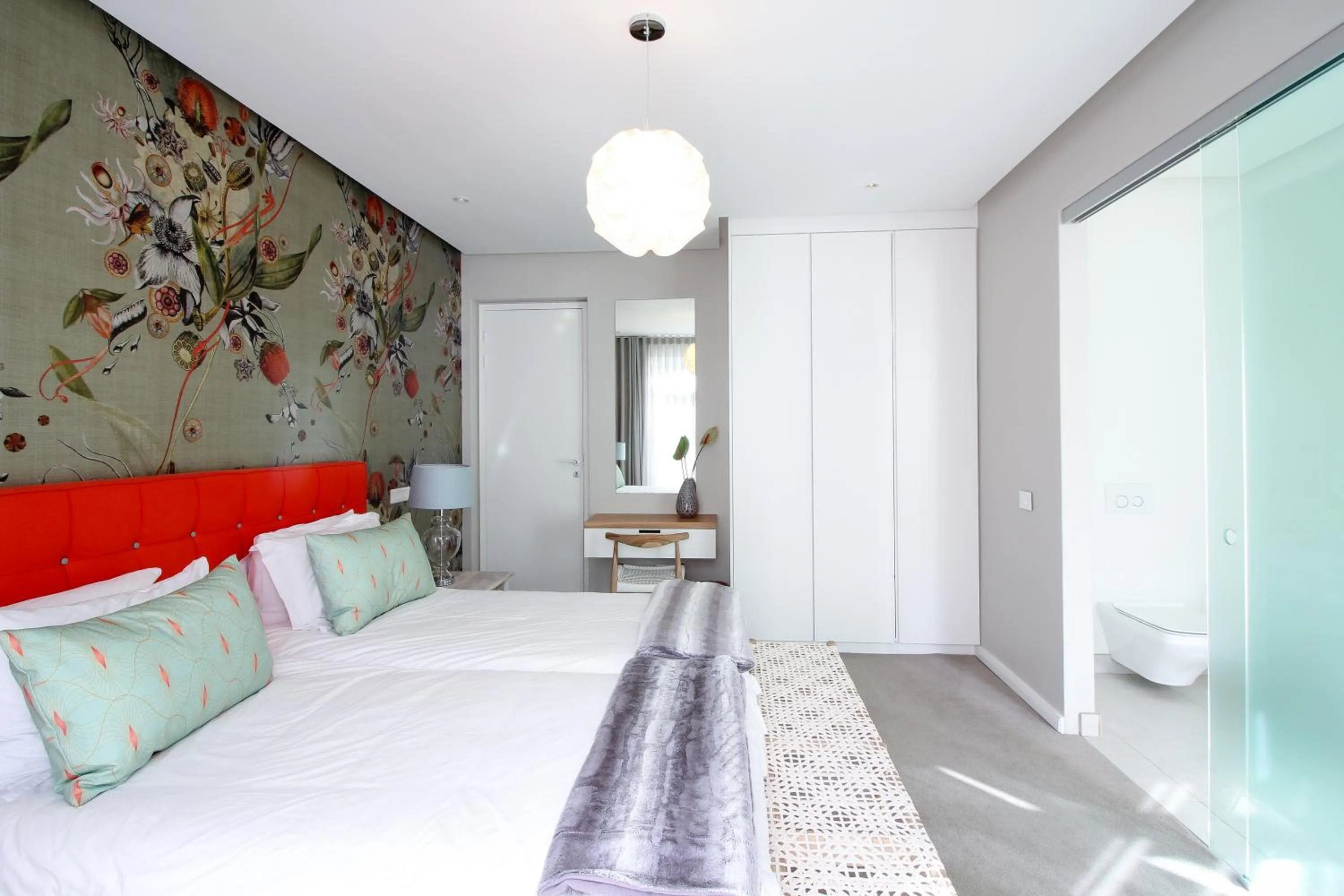 Bed in Thirty On Grace