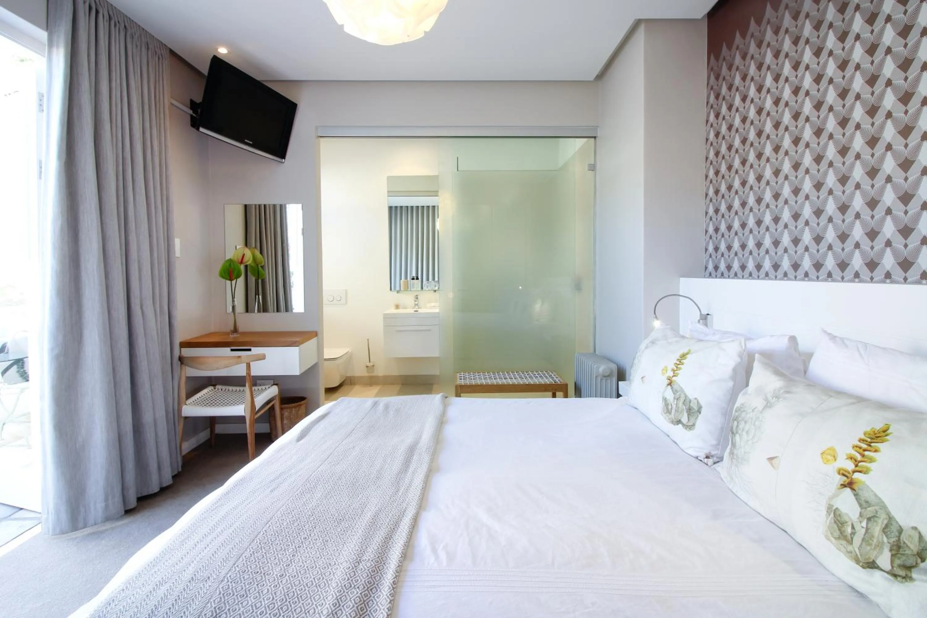 Bed in Thirty On Grace