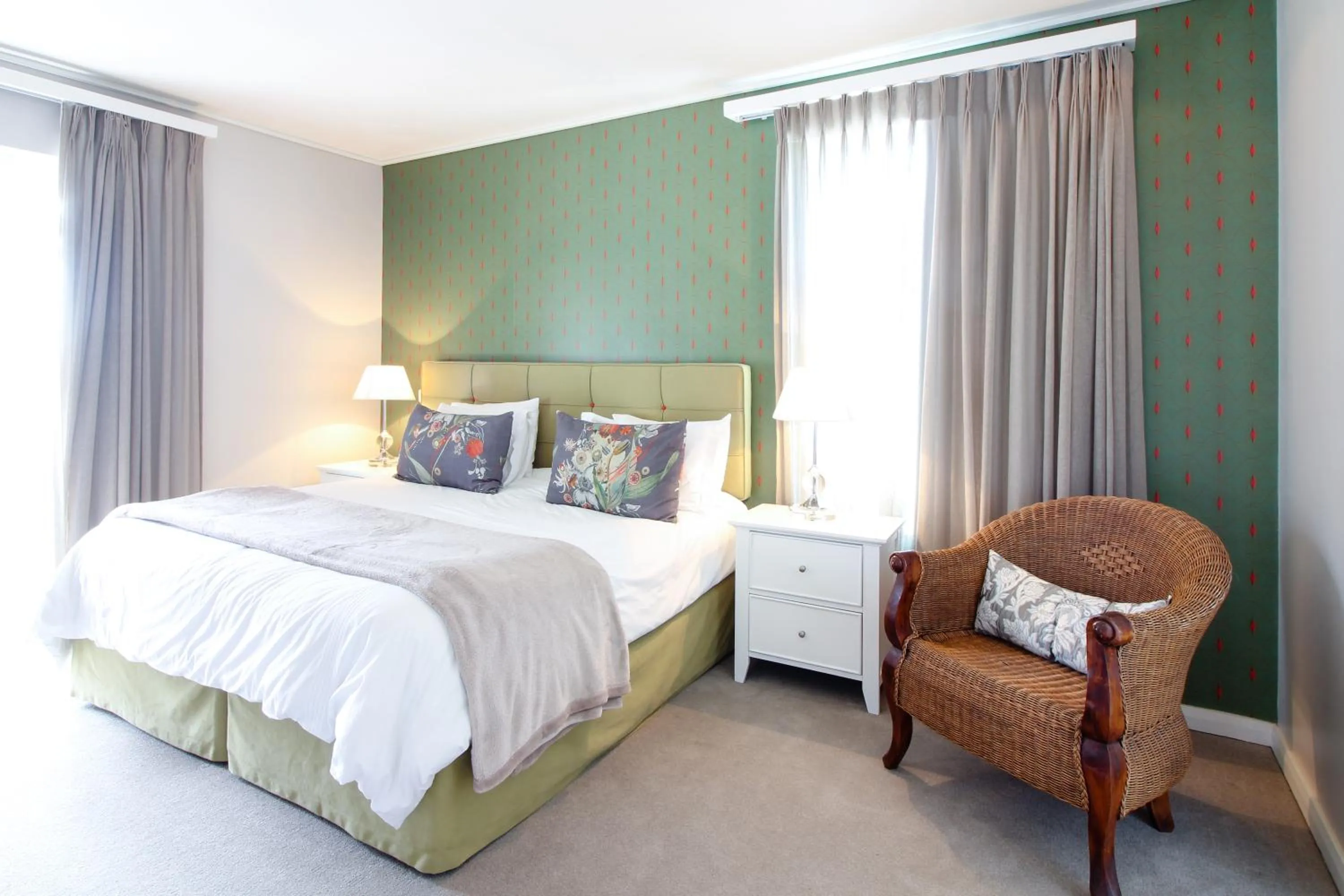 Bed in Thirty On Grace