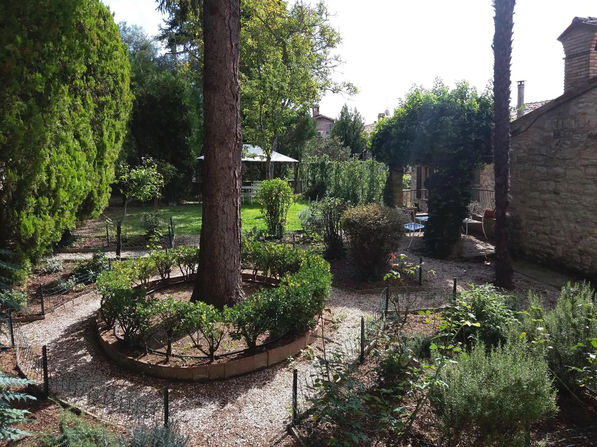 Garden in Vescovado 7
