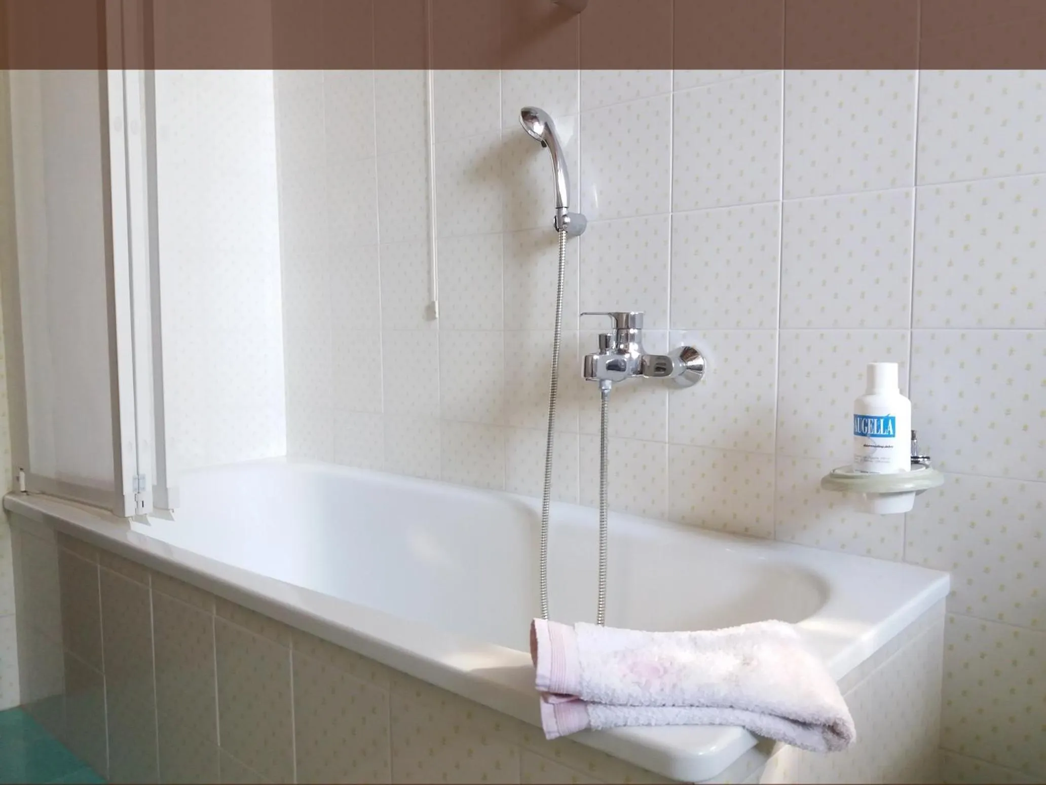 Bathroom in Vescovado 7