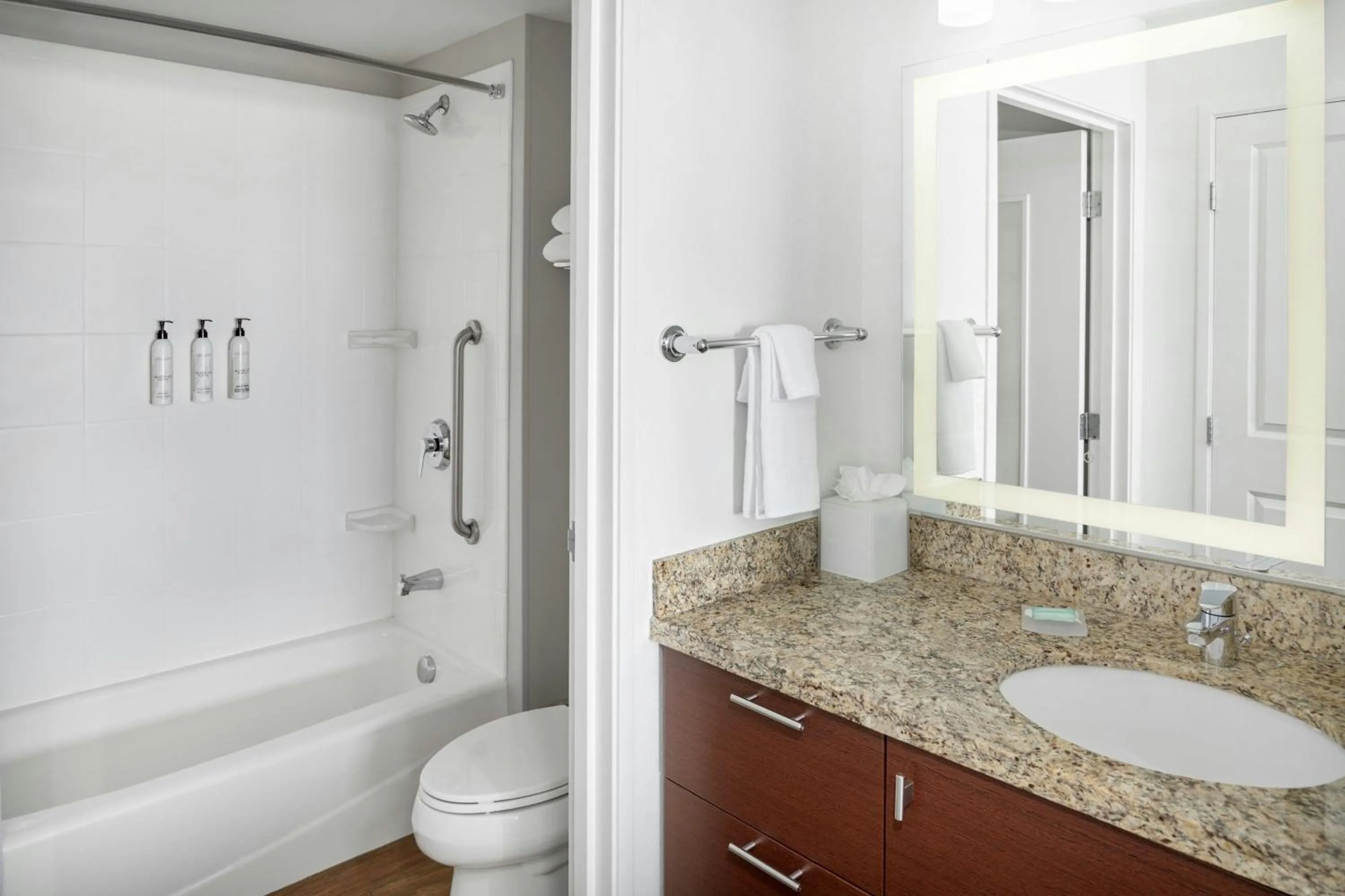 Bathroom in TownePlace Suites by Marriott Detroit Troy