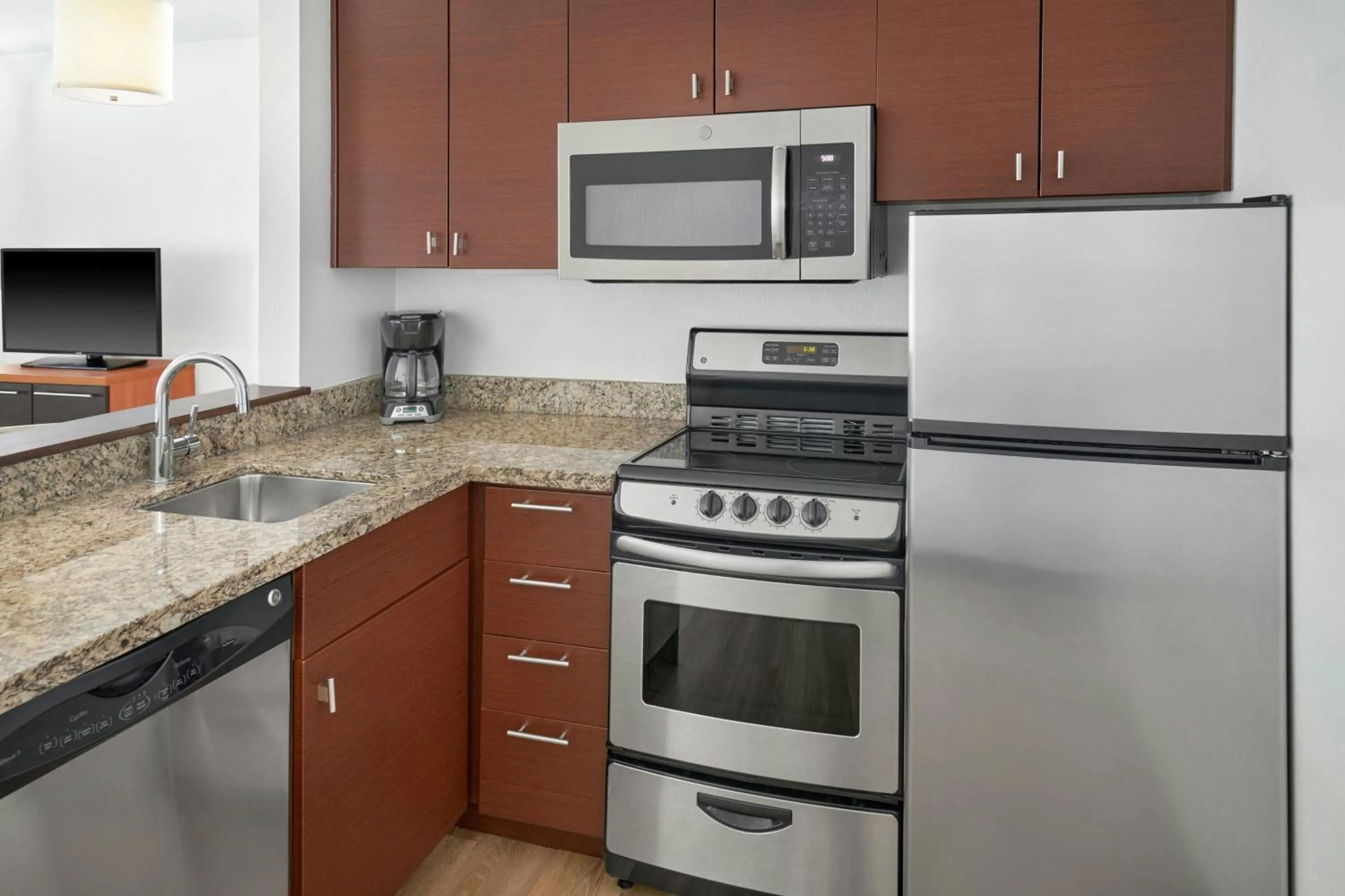 Kitchen or kitchenette in TownePlace Suites by Marriott Detroit Troy