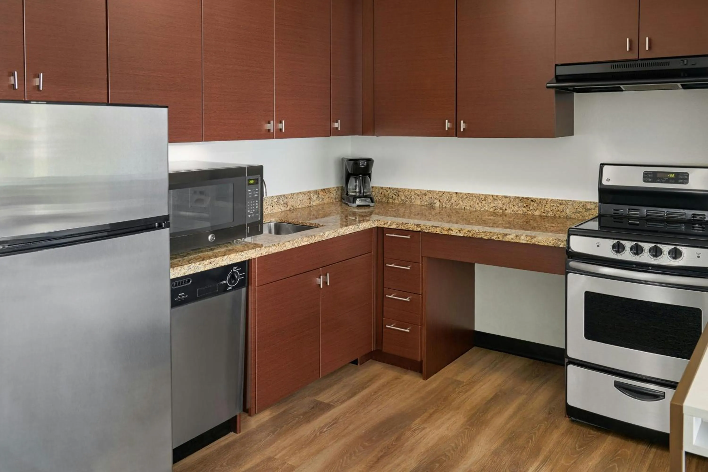 Kitchen or kitchenette in TownePlace Suites by Marriott Detroit Troy