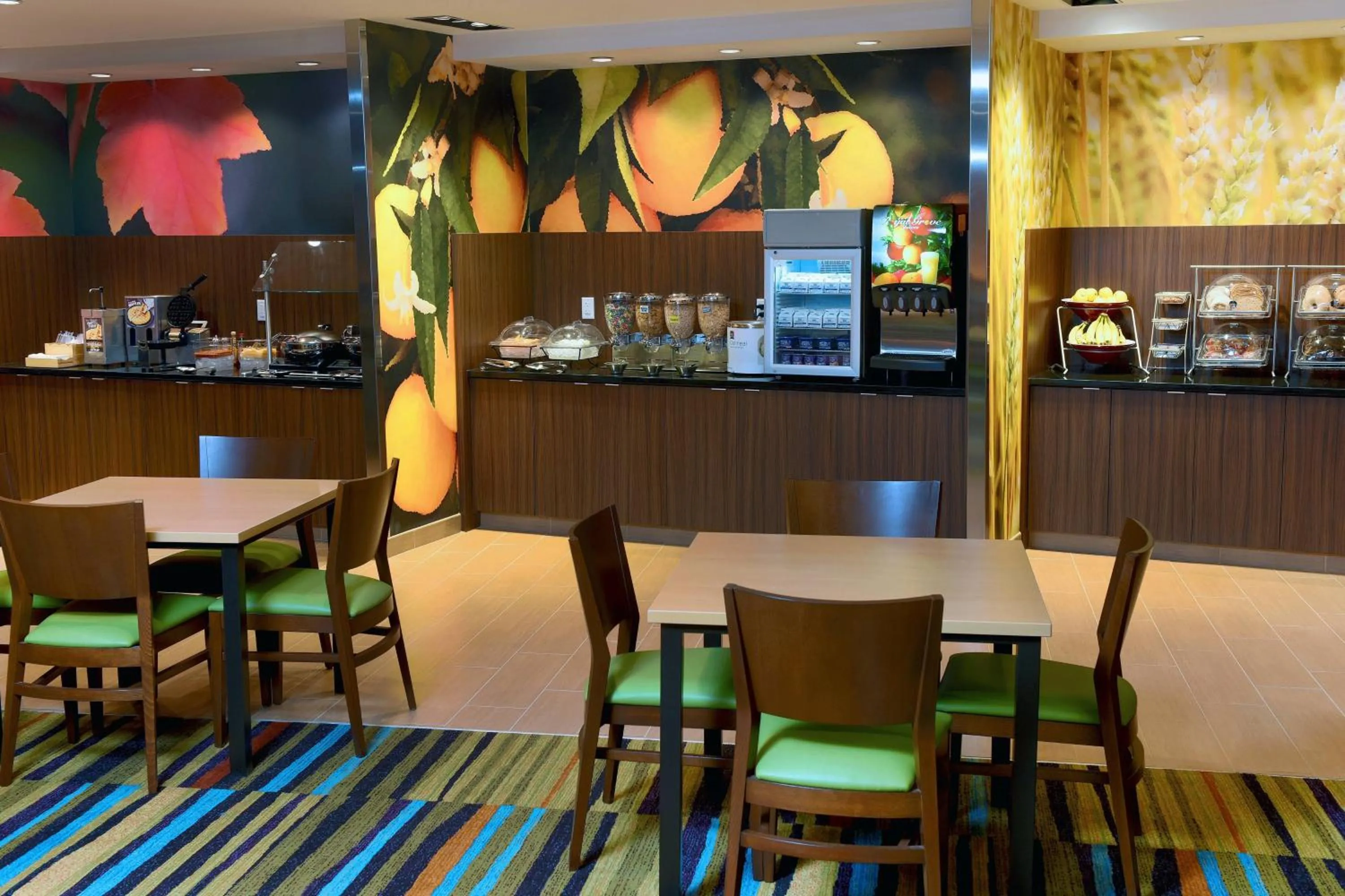 Breakfast in Fairfield Inn & Suites by Marriott Omaha West