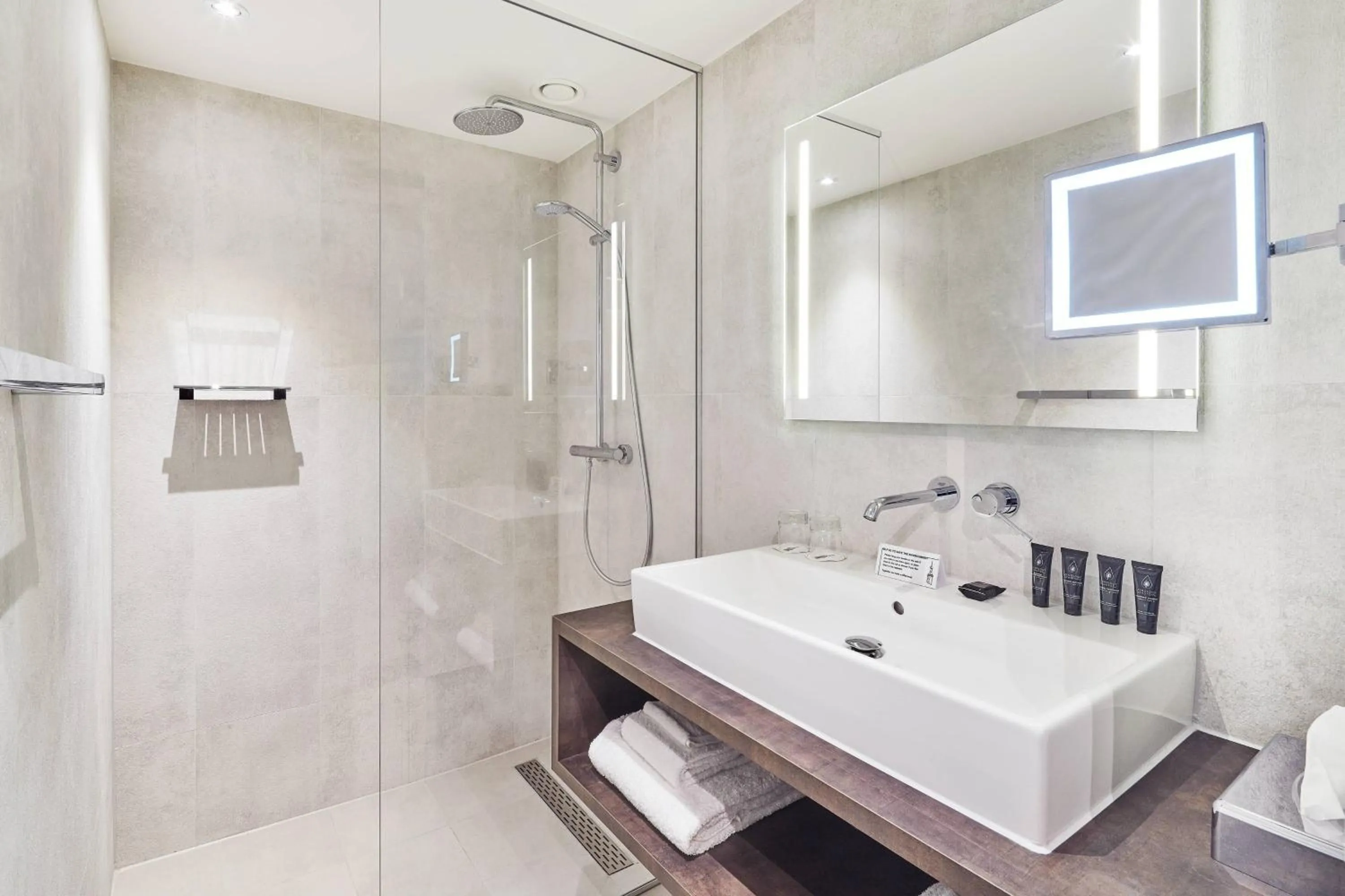 Bathroom in Hotel Nassau Breda, Autograph Collection