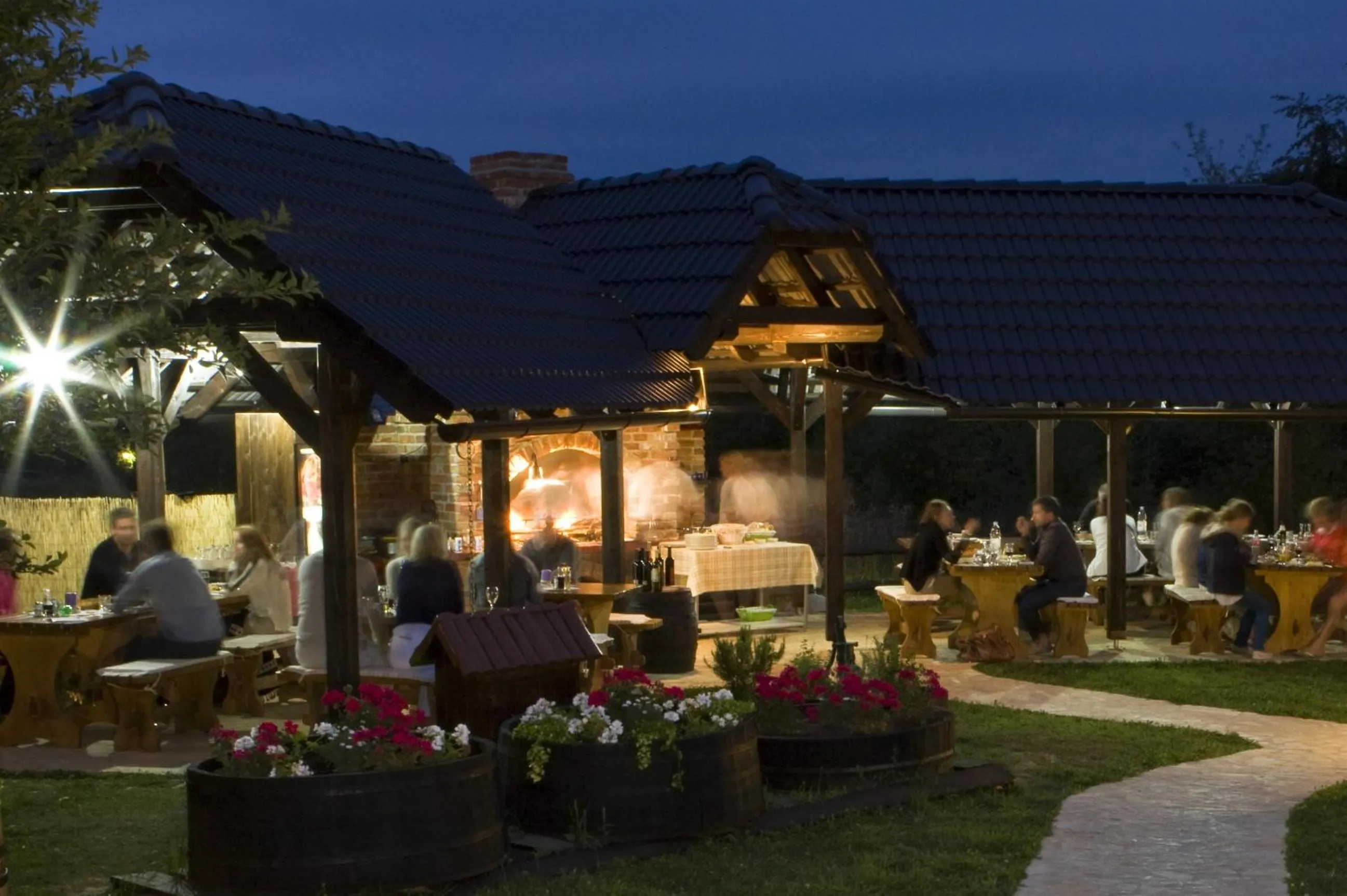 Restaurant/places to eat in Etno Garden Apartments