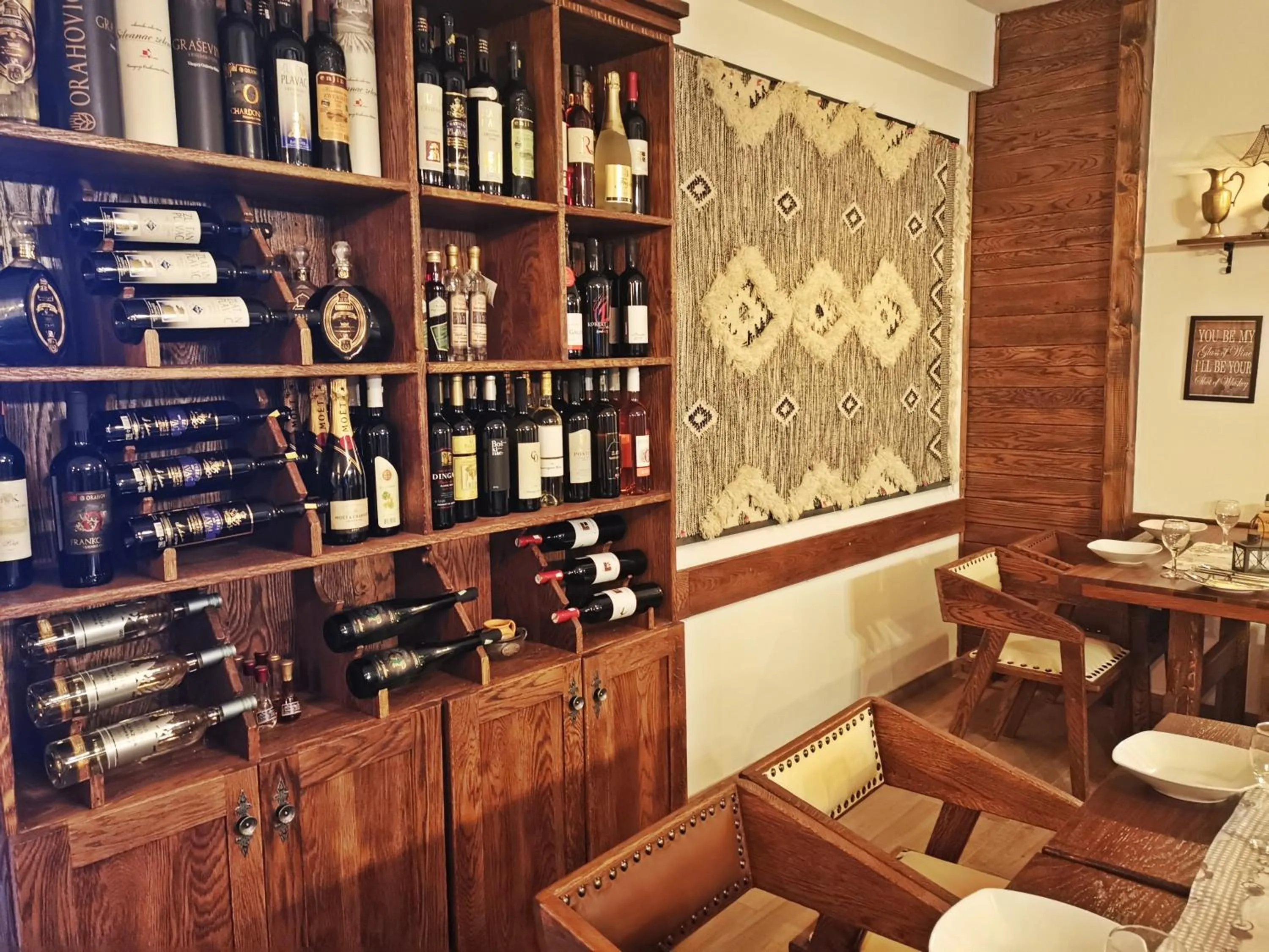 Restaurant/places to eat in Etno Garden Apartments