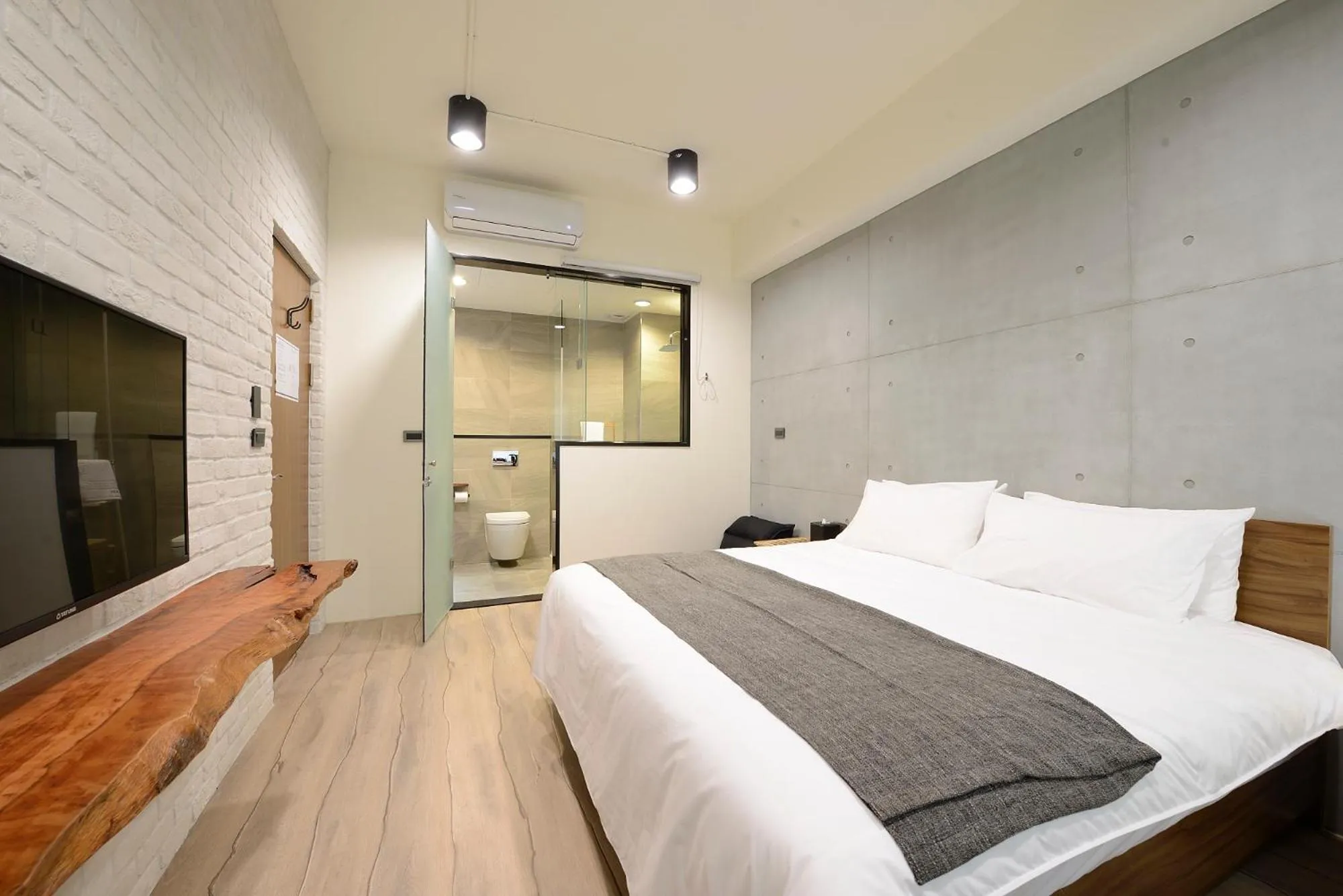 Photo of the whole room, Bed in 日月潭山慕藝旅 Sun Moon Inn