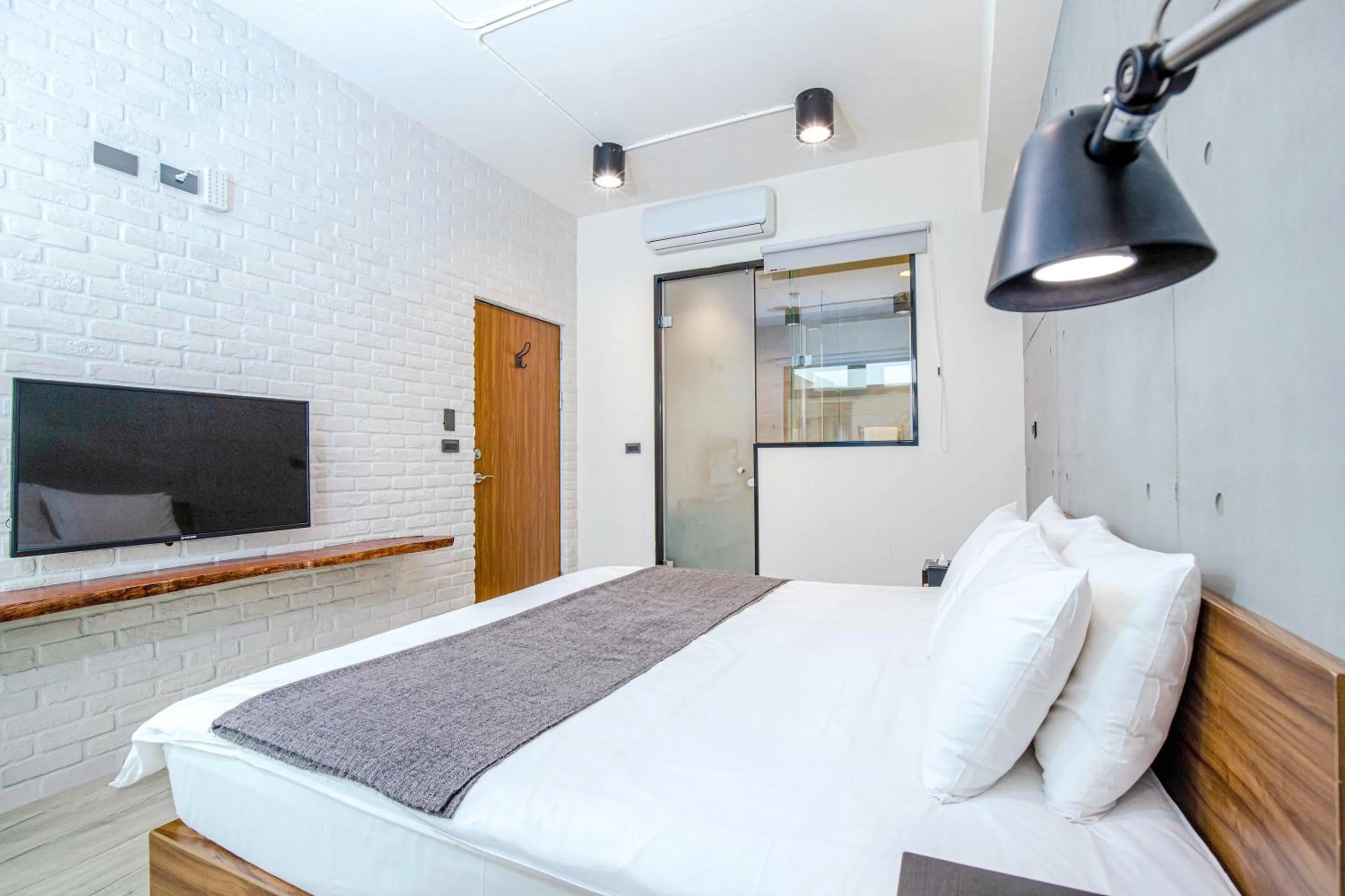 Photo of the whole room, Bed in 日月潭山慕藝旅 Sun Moon Inn