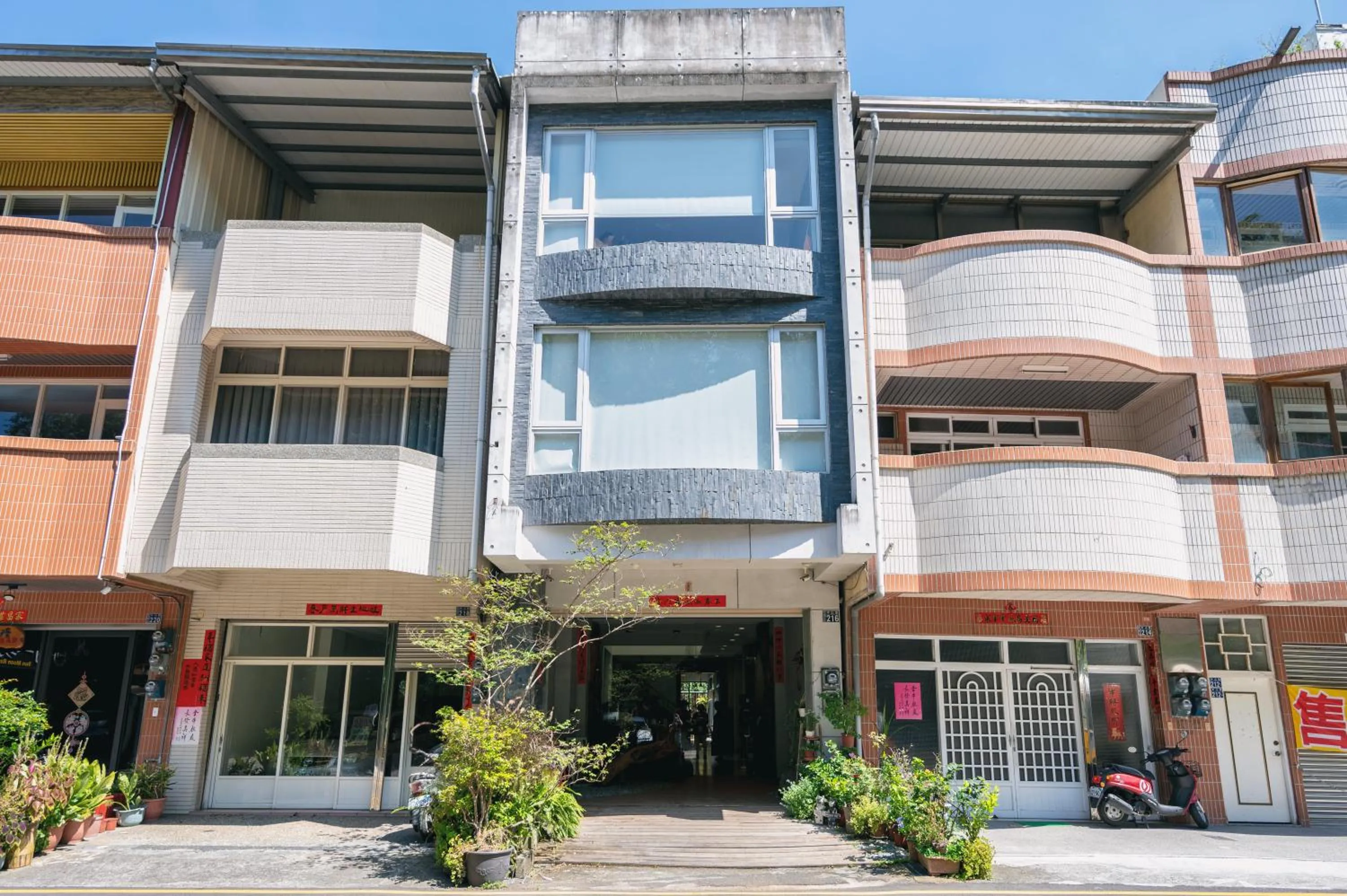 Property building in 日月潭山慕藝旅 Sun Moon Inn
