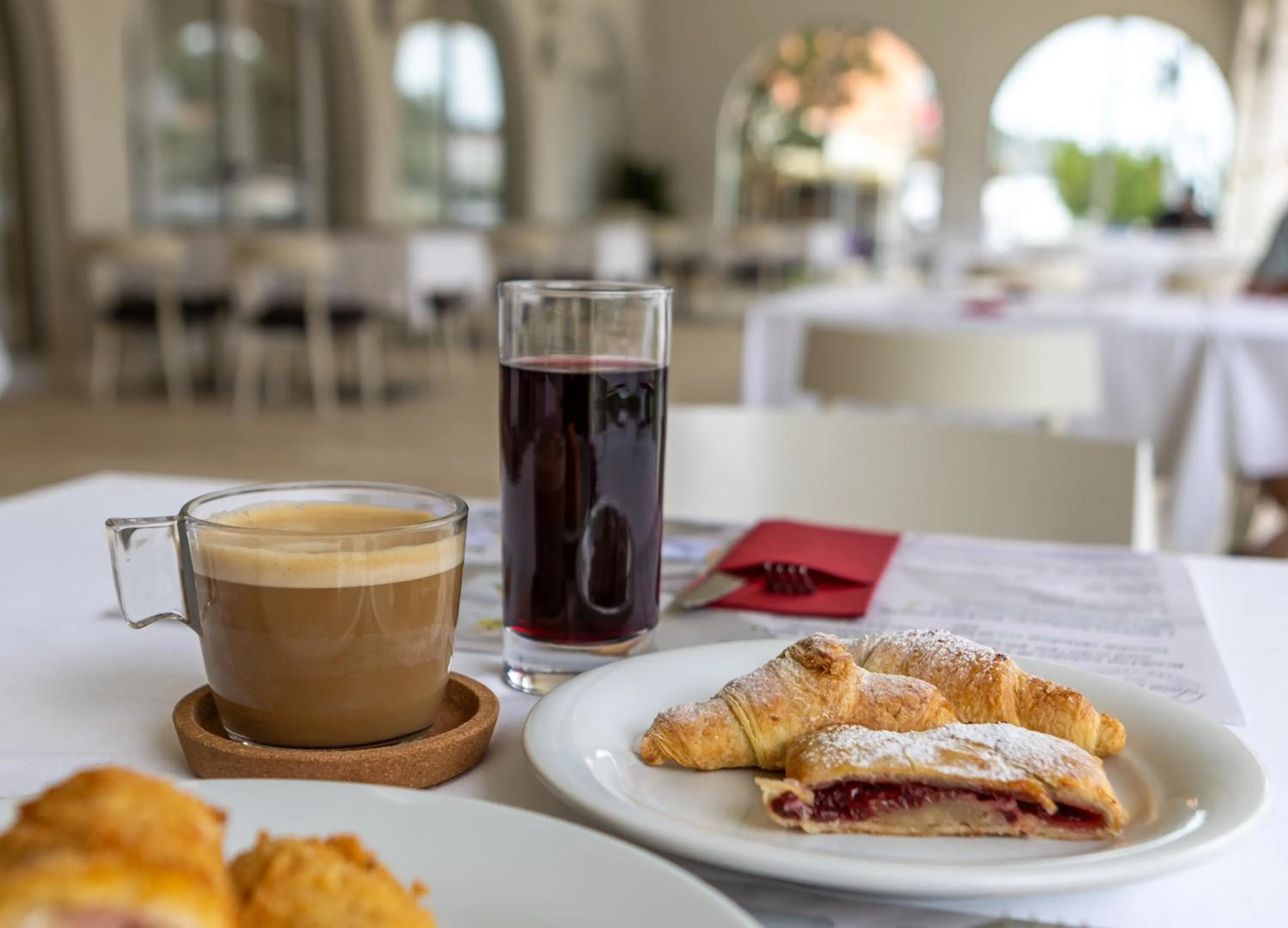 Restaurant/places to eat in Hotel Korkyra