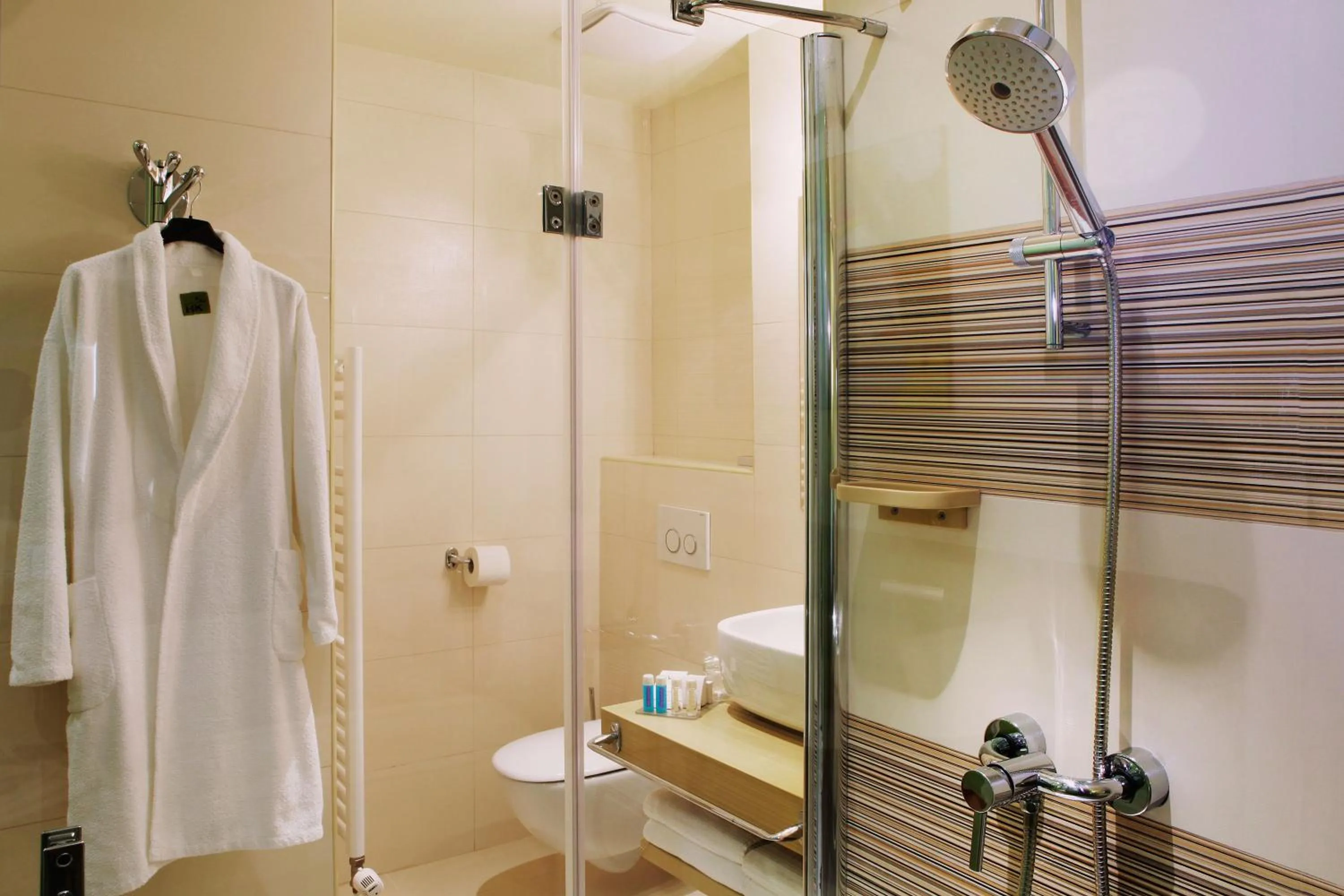 Shower in Hotel Korkyra